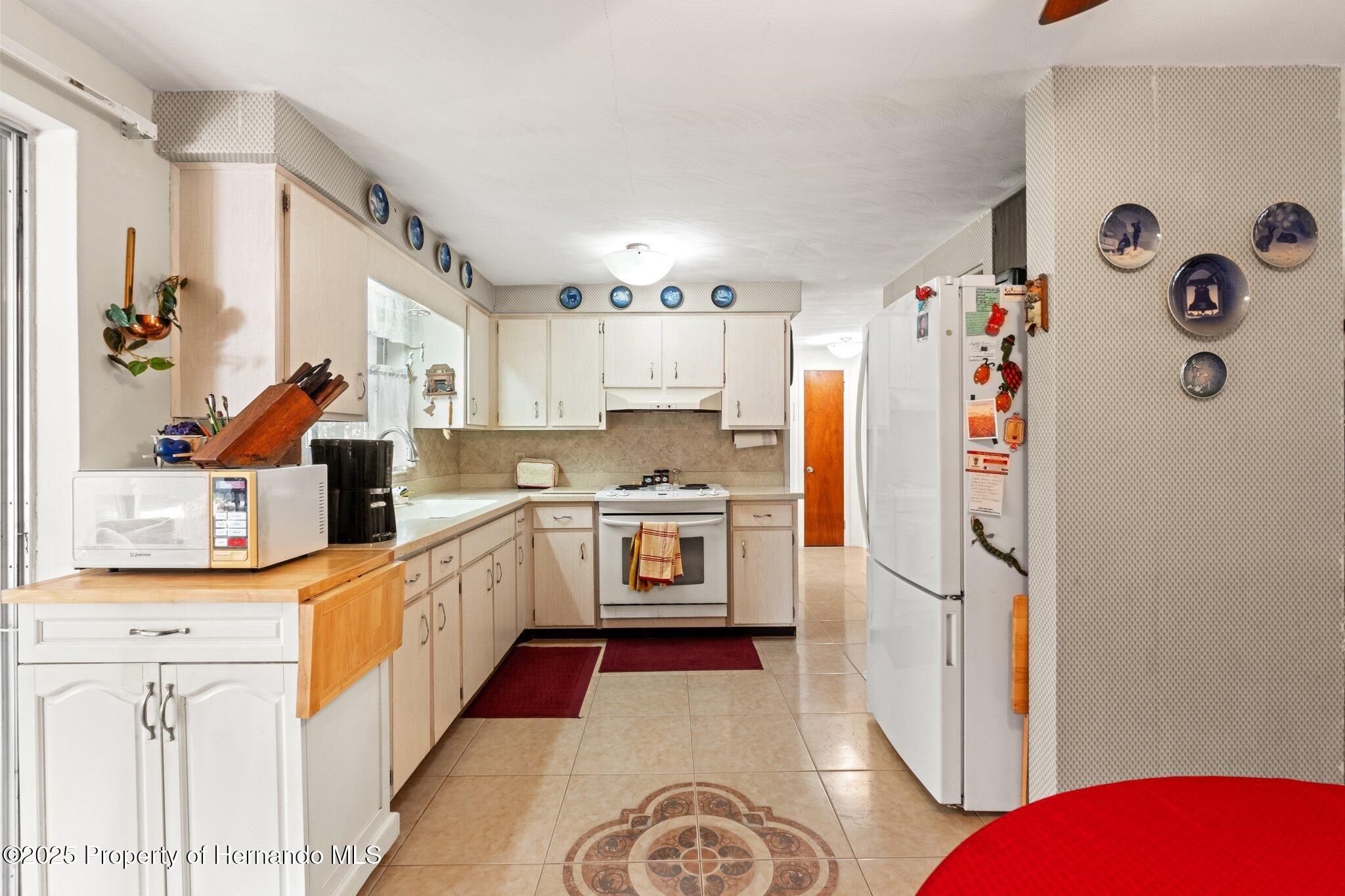 5031 Overlook Drive, New Port Richey, Florida image 12