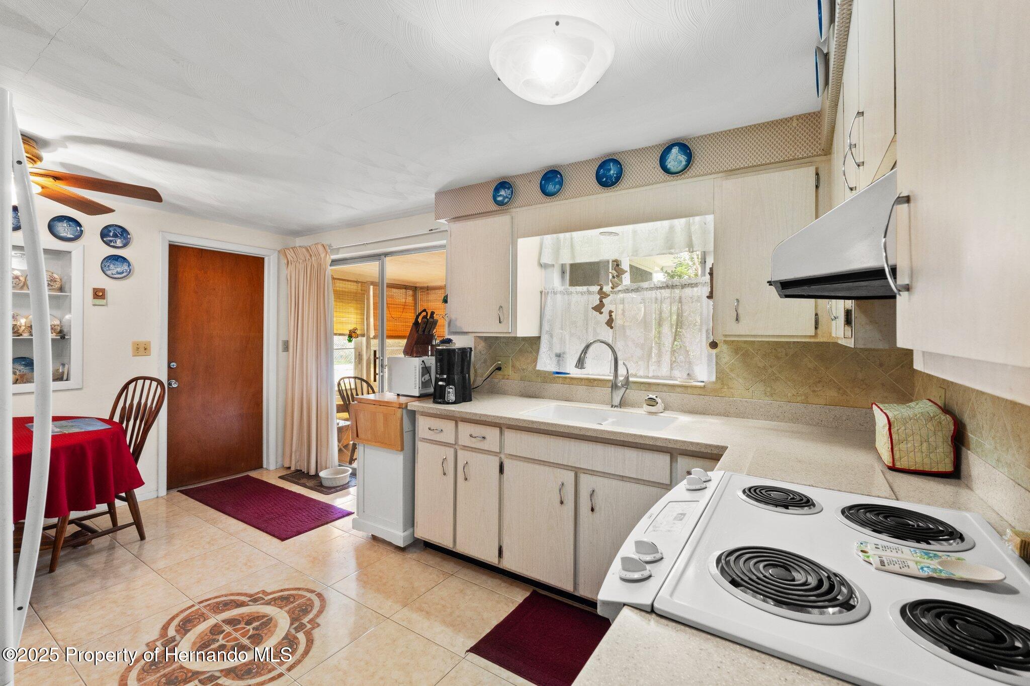 5031 Overlook Drive, New Port Richey, Florida image 13