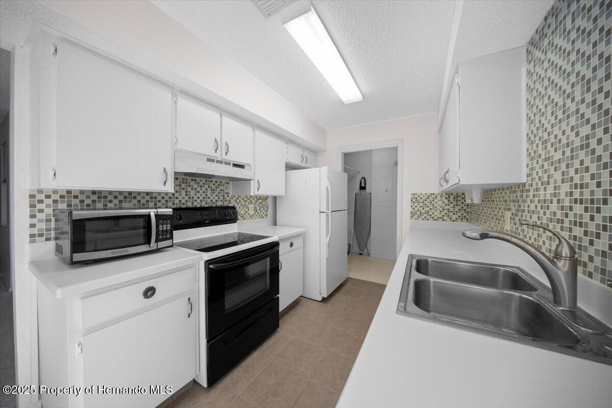 7682 St Andrews Boulevard, Spring Hill, Florida image 13