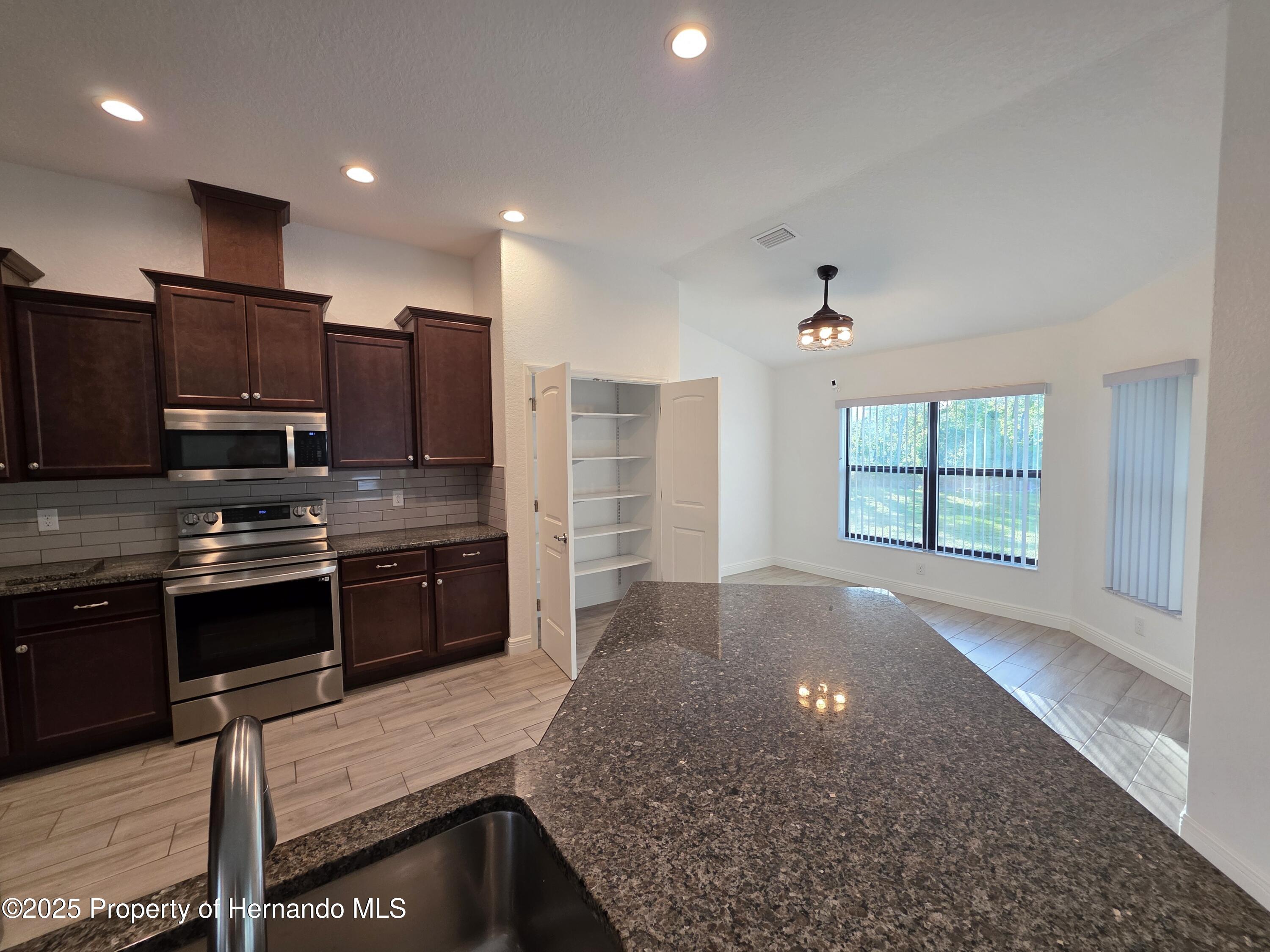 11240 Marvelwood Road, Brooksville, Florida image 12
