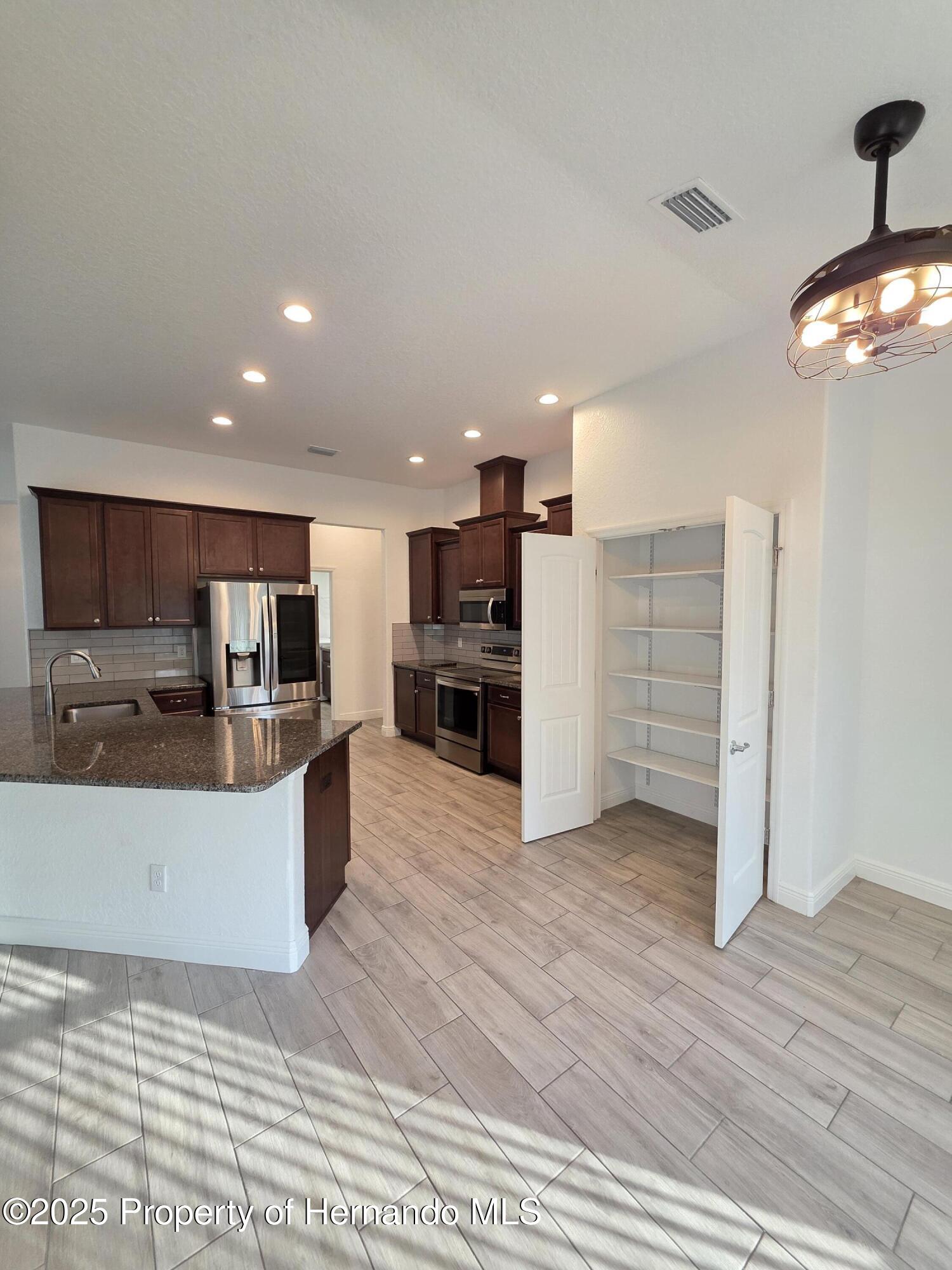11240 Marvelwood Road, Brooksville, Florida image 11