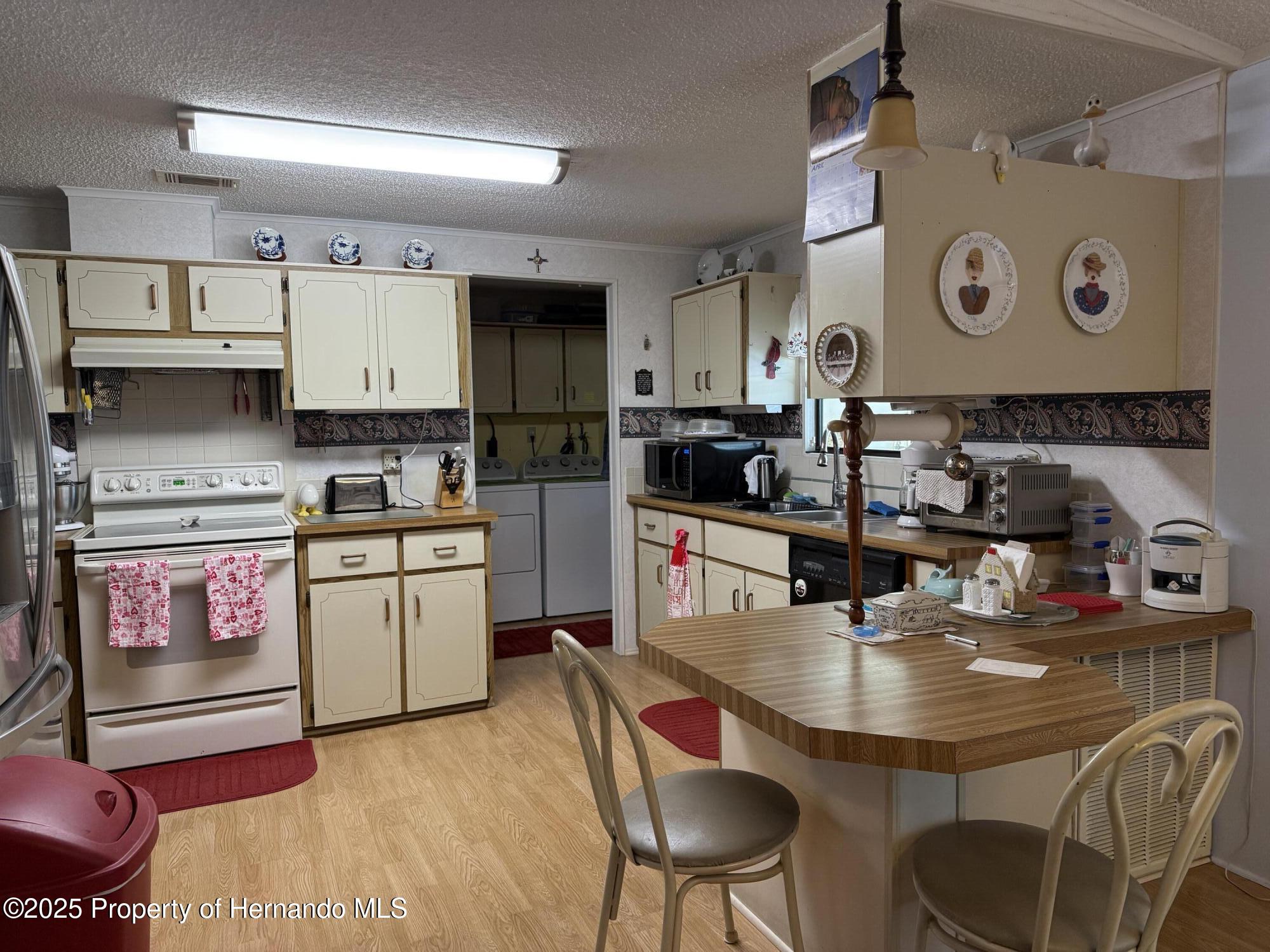 7575 Western Circle Drive, Brooksville, Florida image 3