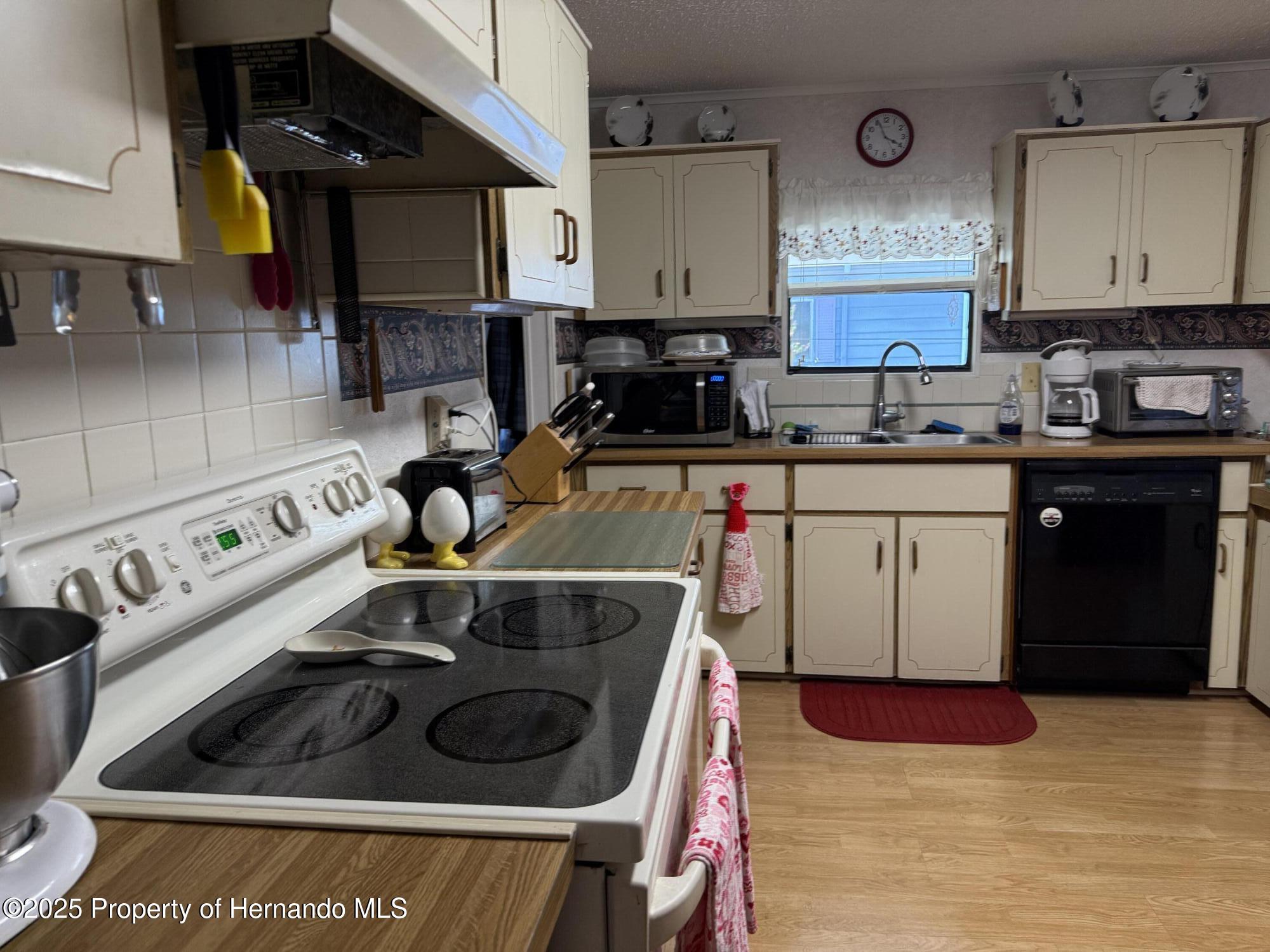 7575 Western Circle Drive, Brooksville, Florida image 4
