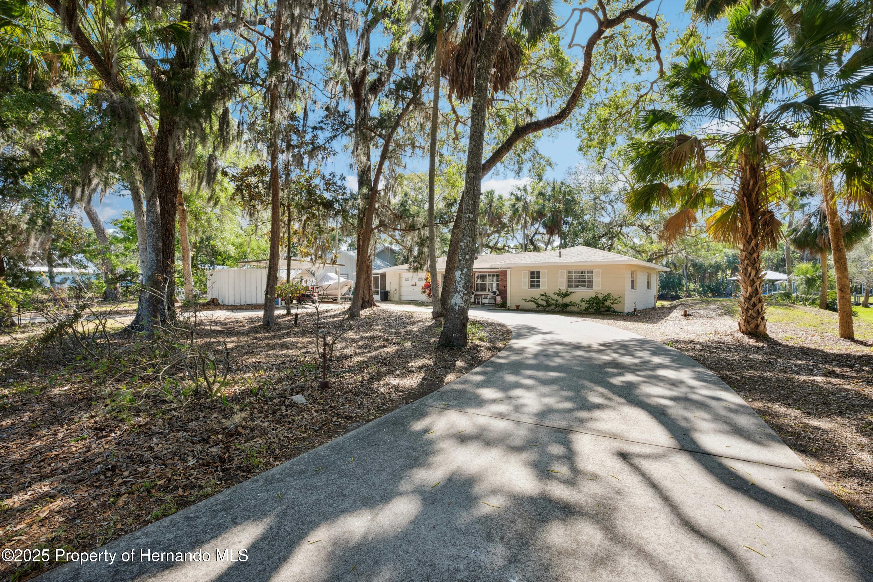 6139 S Royal Drive, Homosassa, Florida image 2