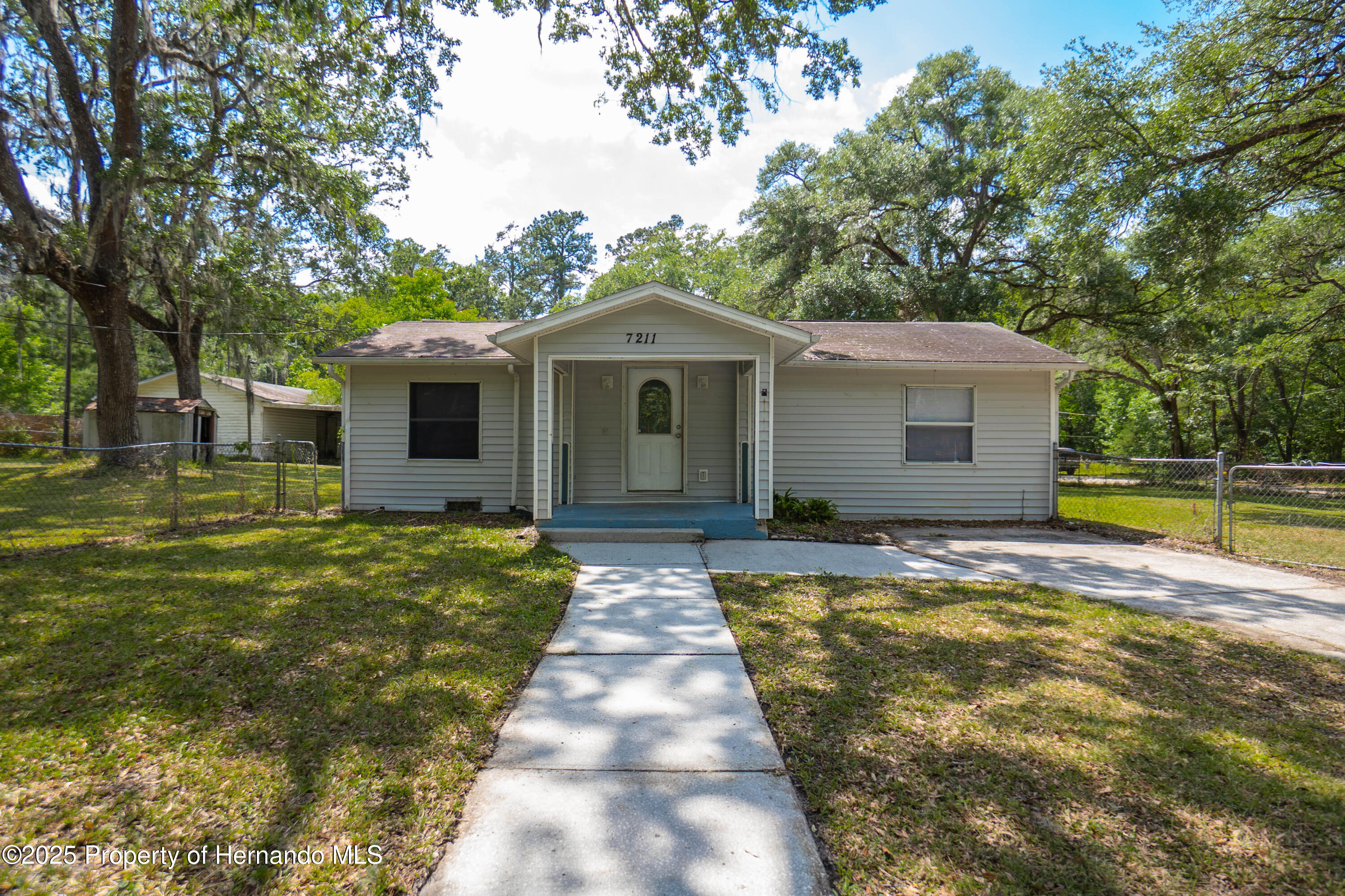 7211 Sunnyside Drive, Brooksville, Florida image 3