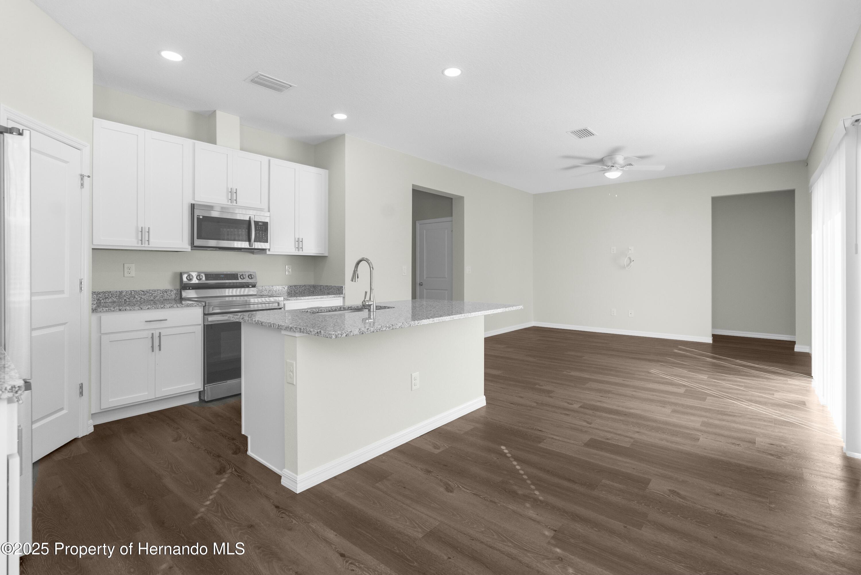 9062 Wade Street, Weeki Wachee, Florida image 14