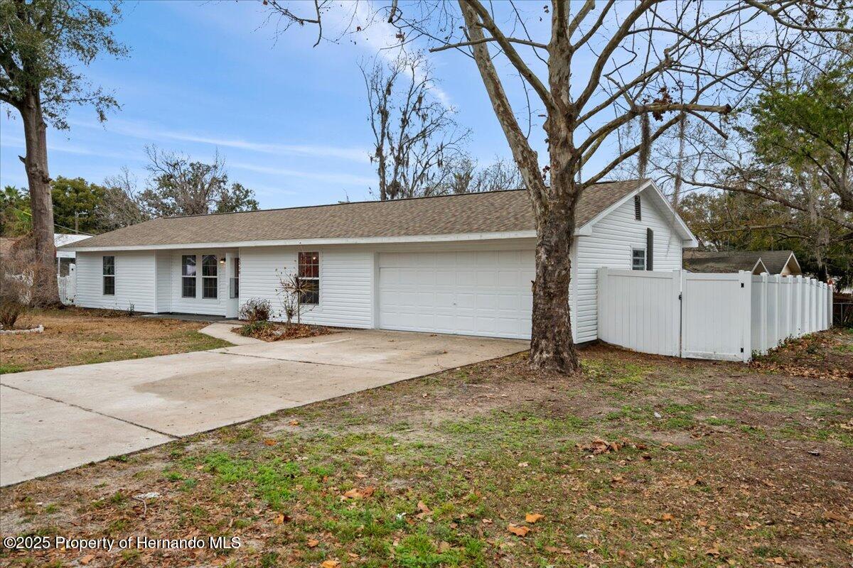 6358 Dakota Drive, Brooksville, Florida image 6
