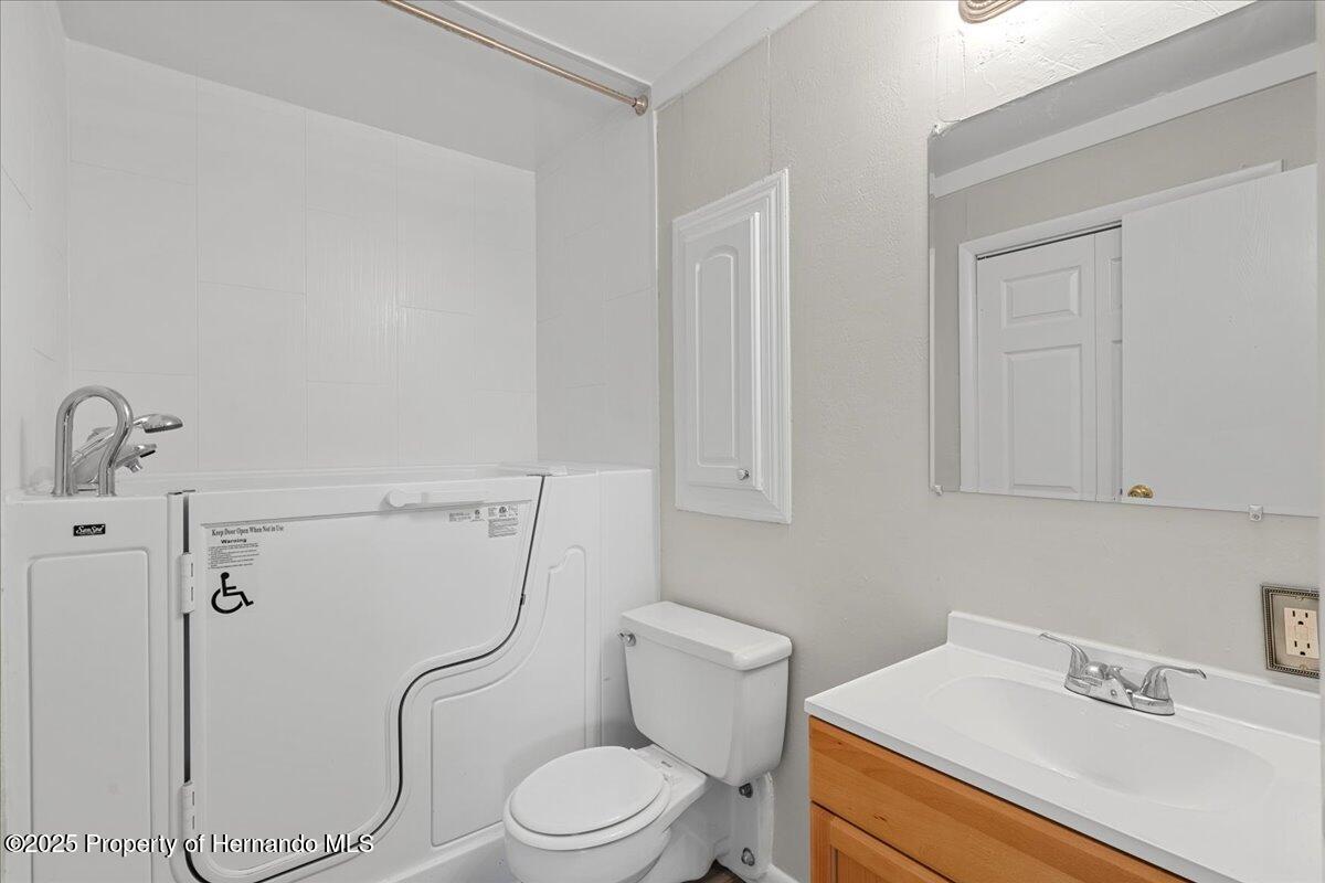 6358 Dakota Drive, Brooksville, Florida image 19