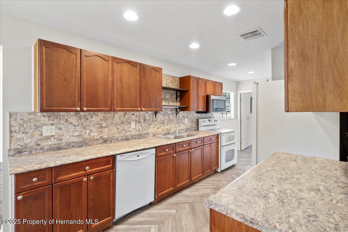 6358 Dakota Drive, Brooksville, Florida image 13
