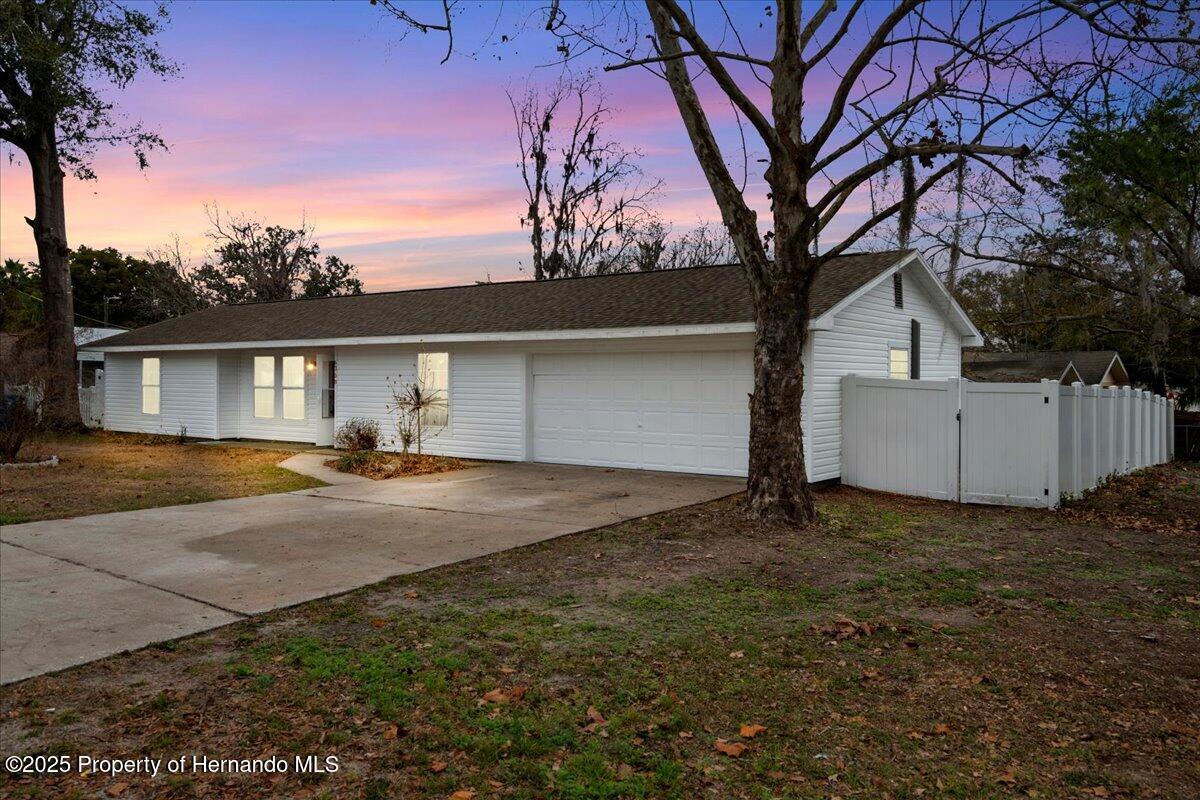 6358 Dakota Drive, Brooksville, Florida image 5
