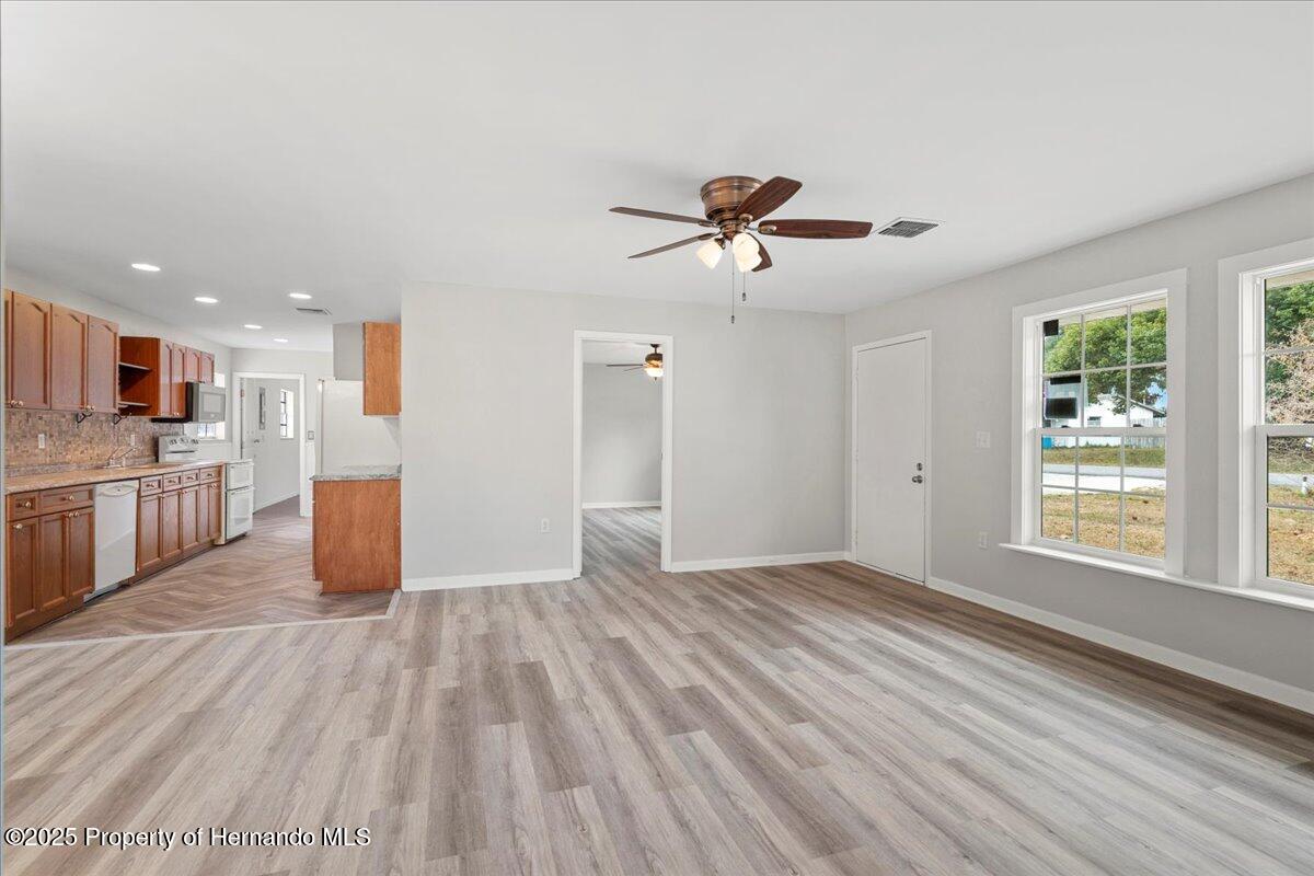 6358 Dakota Drive, Brooksville, Florida image 7