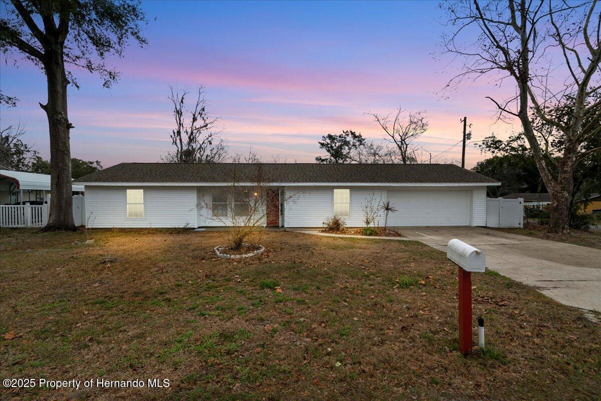 6358 Dakota Drive, Brooksville, Florida image 2