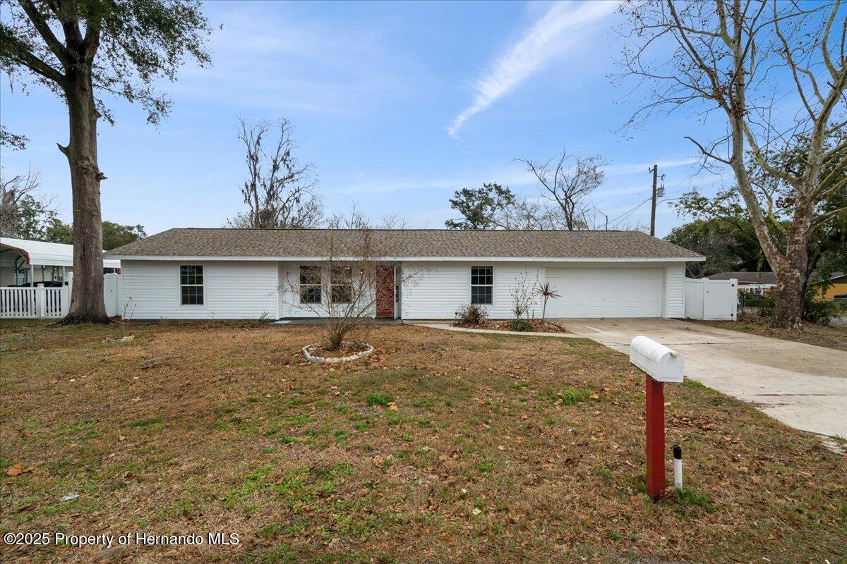 6358 Dakota Drive, Brooksville, Florida image 4
