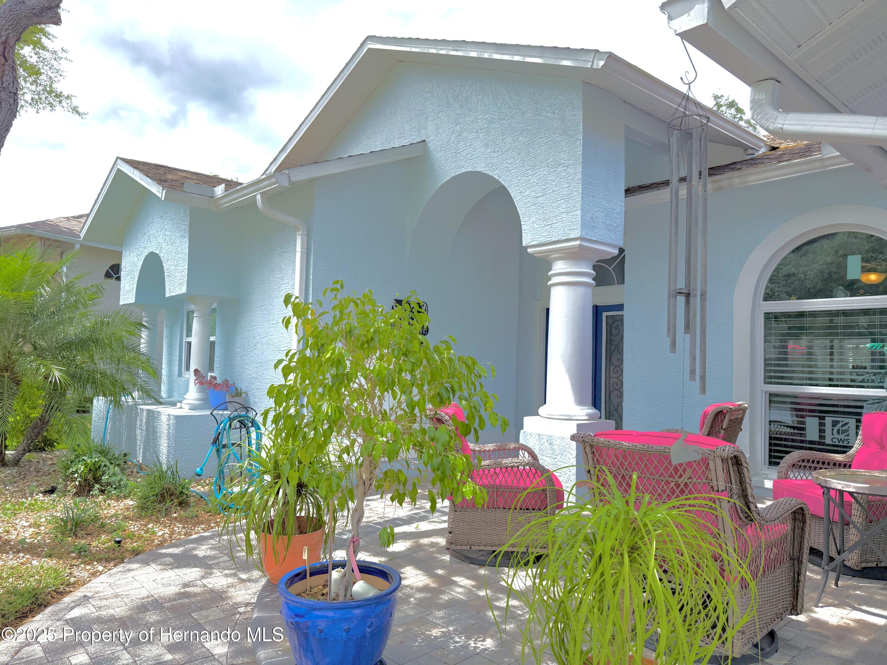 2069 Overbrook Lane, Spring Hill, Florida image 2