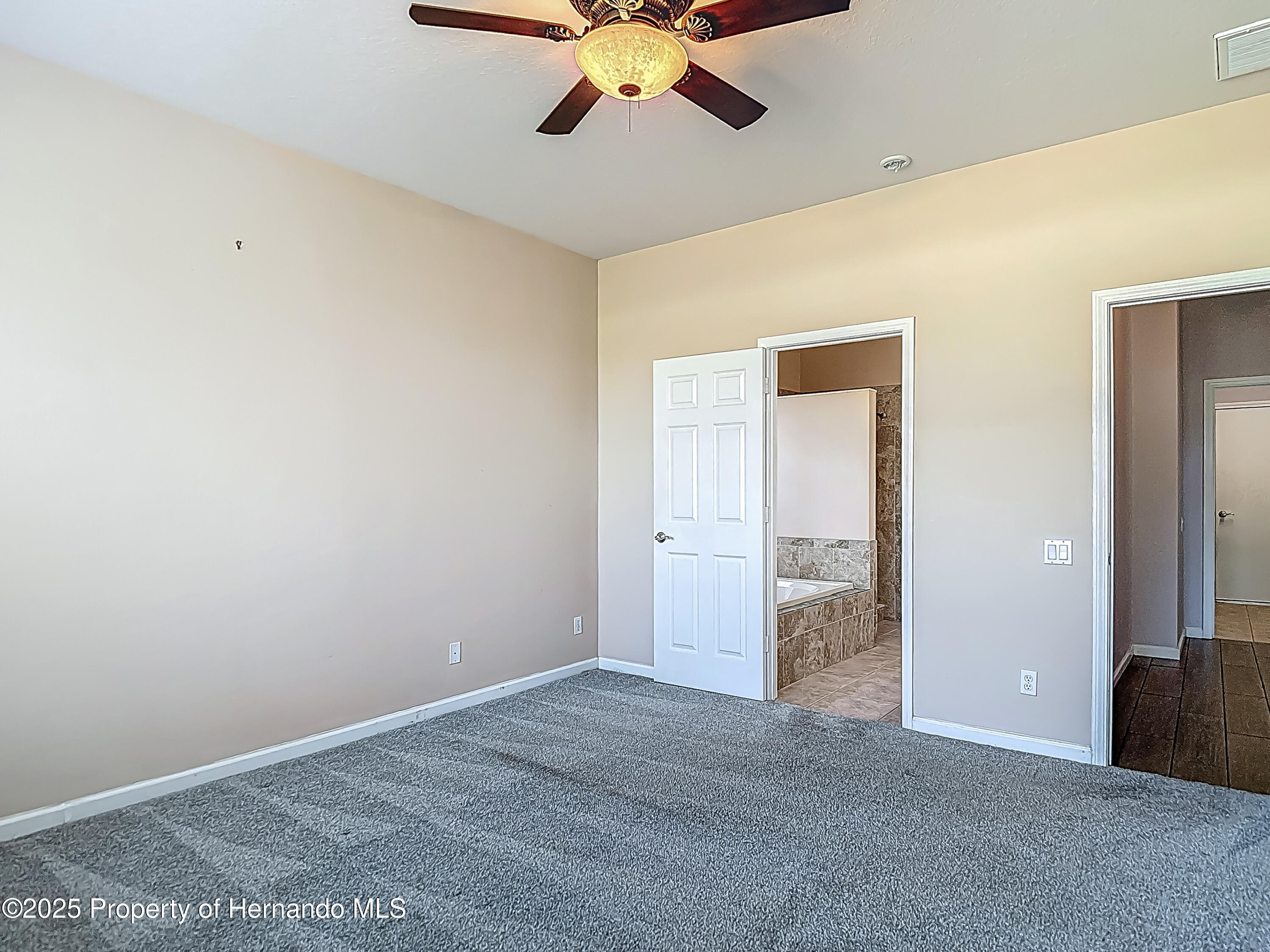 14137 Wake Robin Drive, Brooksville, Florida image 24