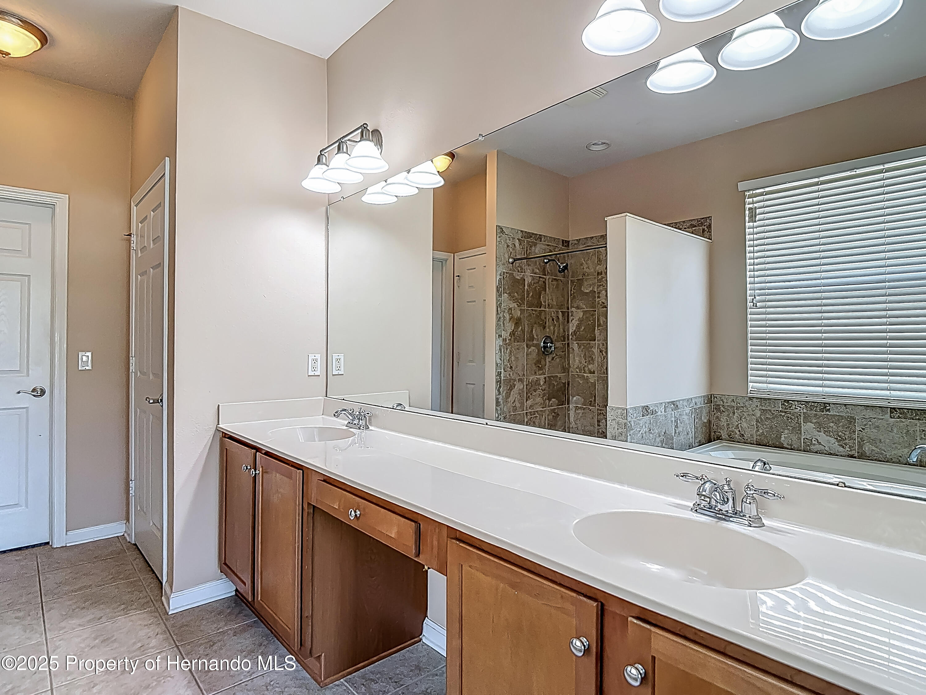 14137 Wake Robin Drive, Brooksville, Florida image 28