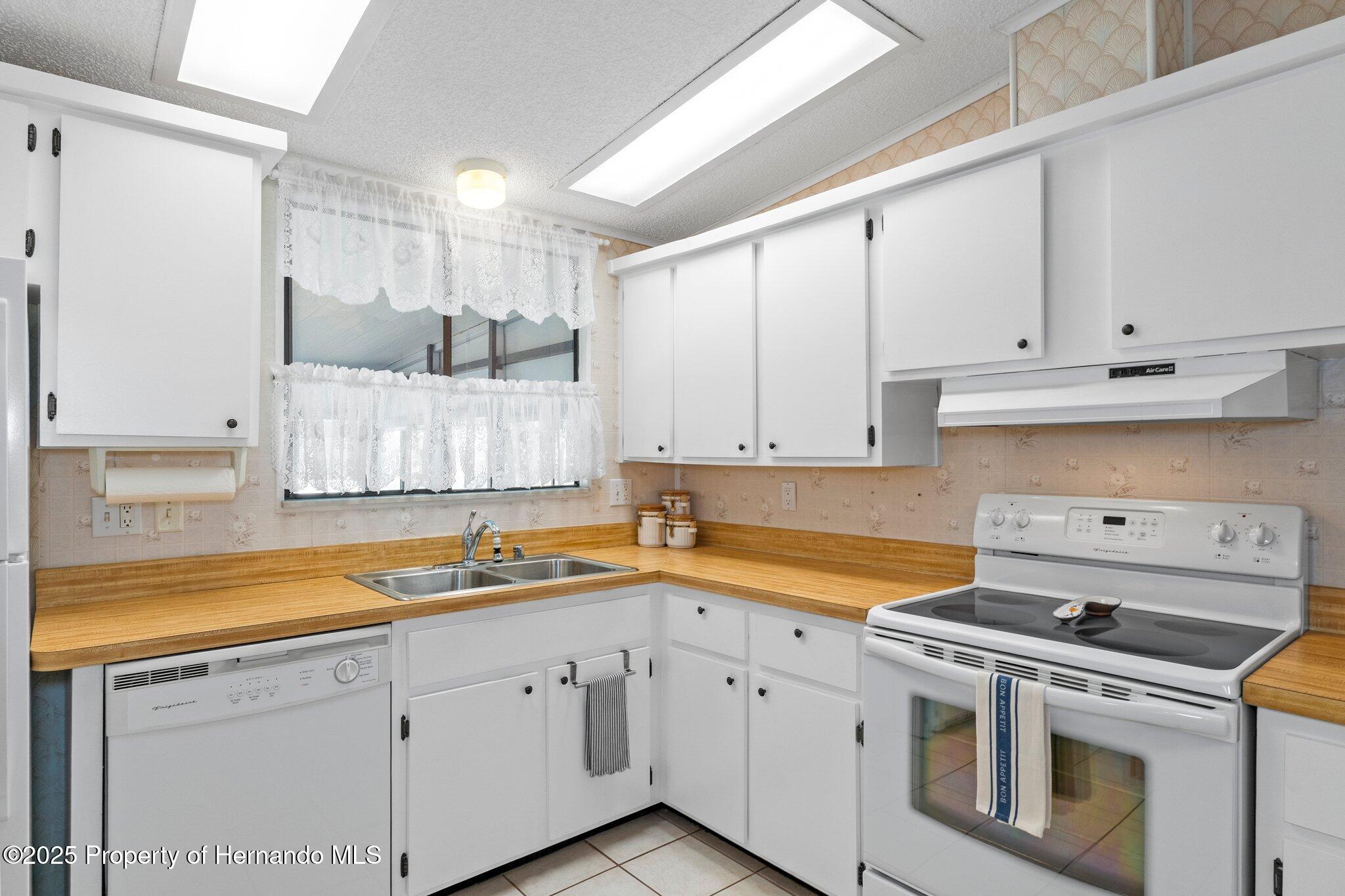 12312 Conde Drive, Brooksville, Florida image 14