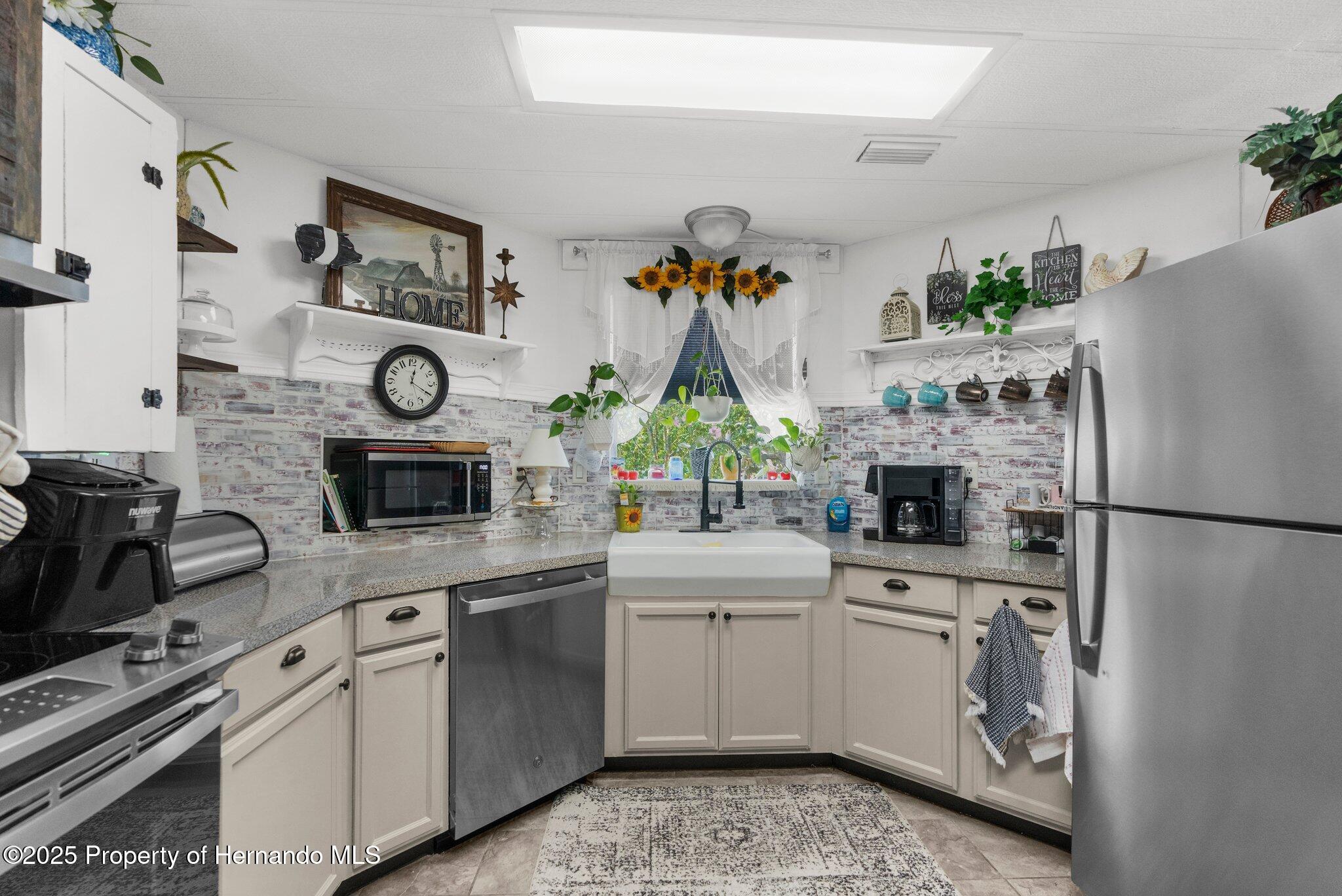 7392 Highpoint Boulevard, Brooksville, Florida image 9