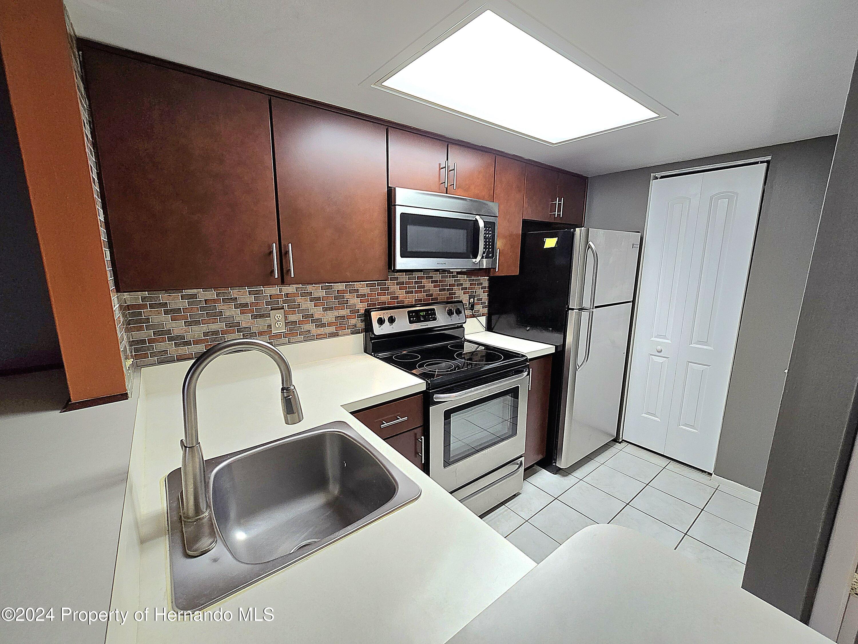 8632 Tahoe Court #7, Tampa, Florida image 3