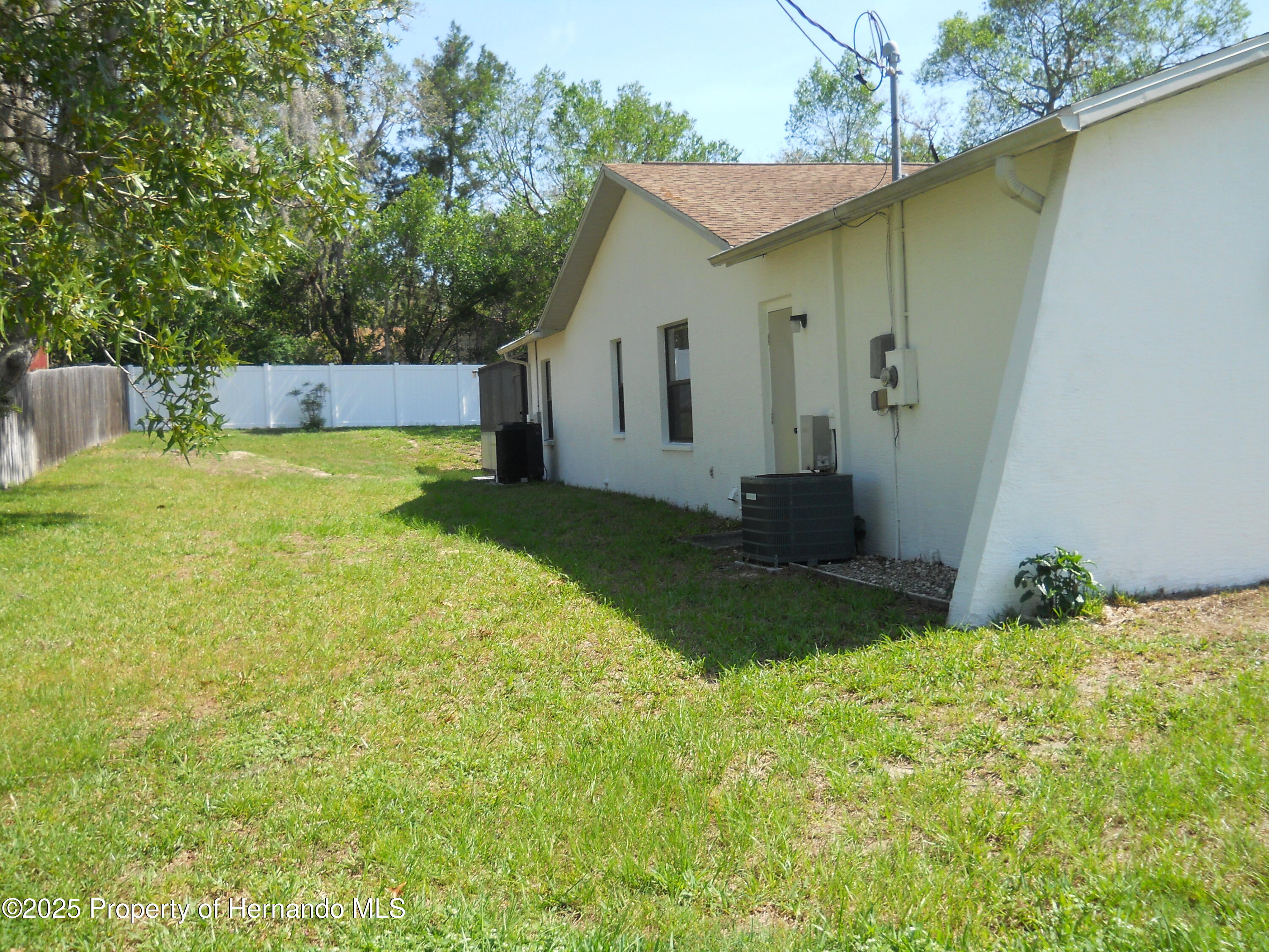9033 Nakoma Way, Weeki Wachee, Florida image 2
