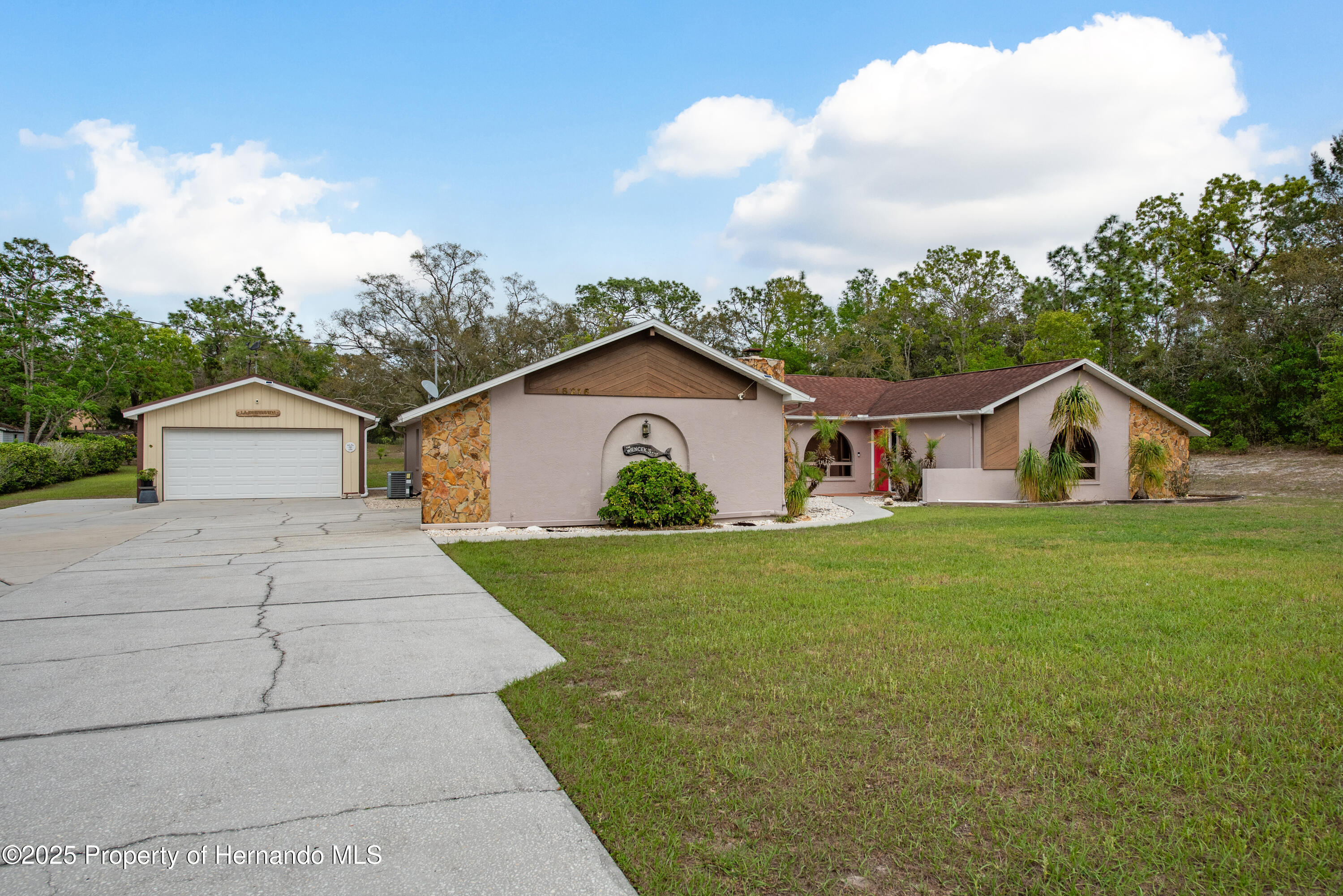 18216 Monteverde Drive, Shady Hills, Florida image 4