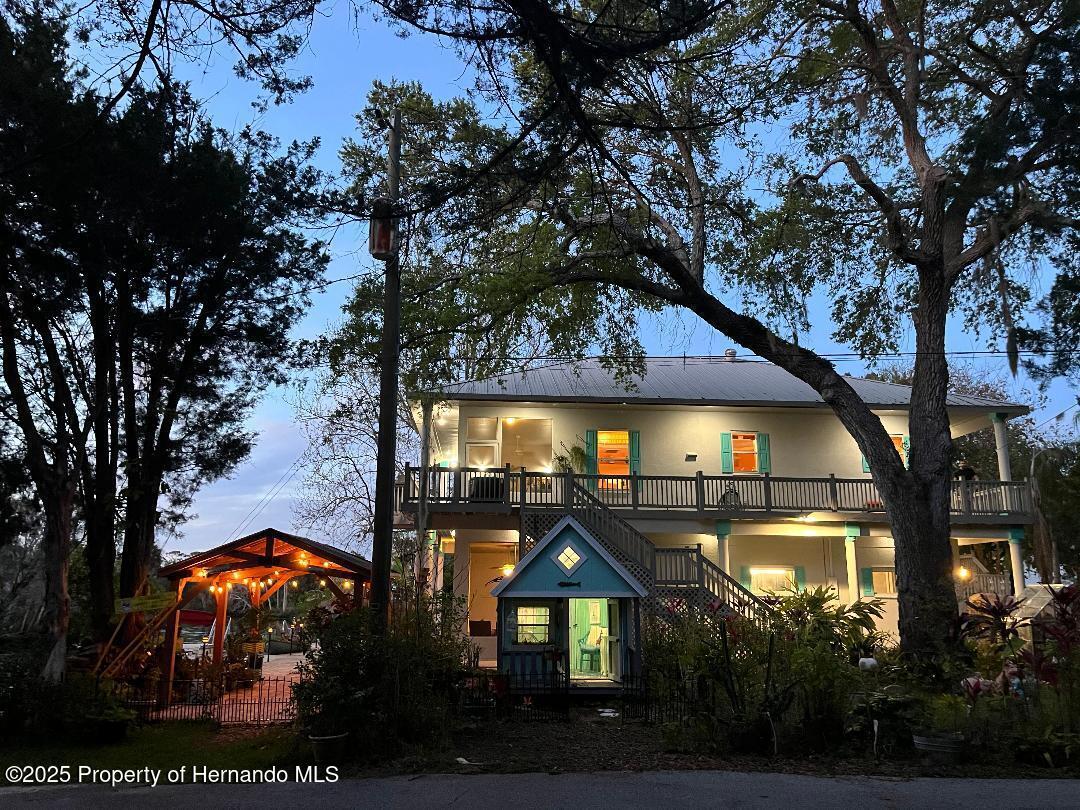8117 River Point Drive, Weeki Wachee, Florida image 2
