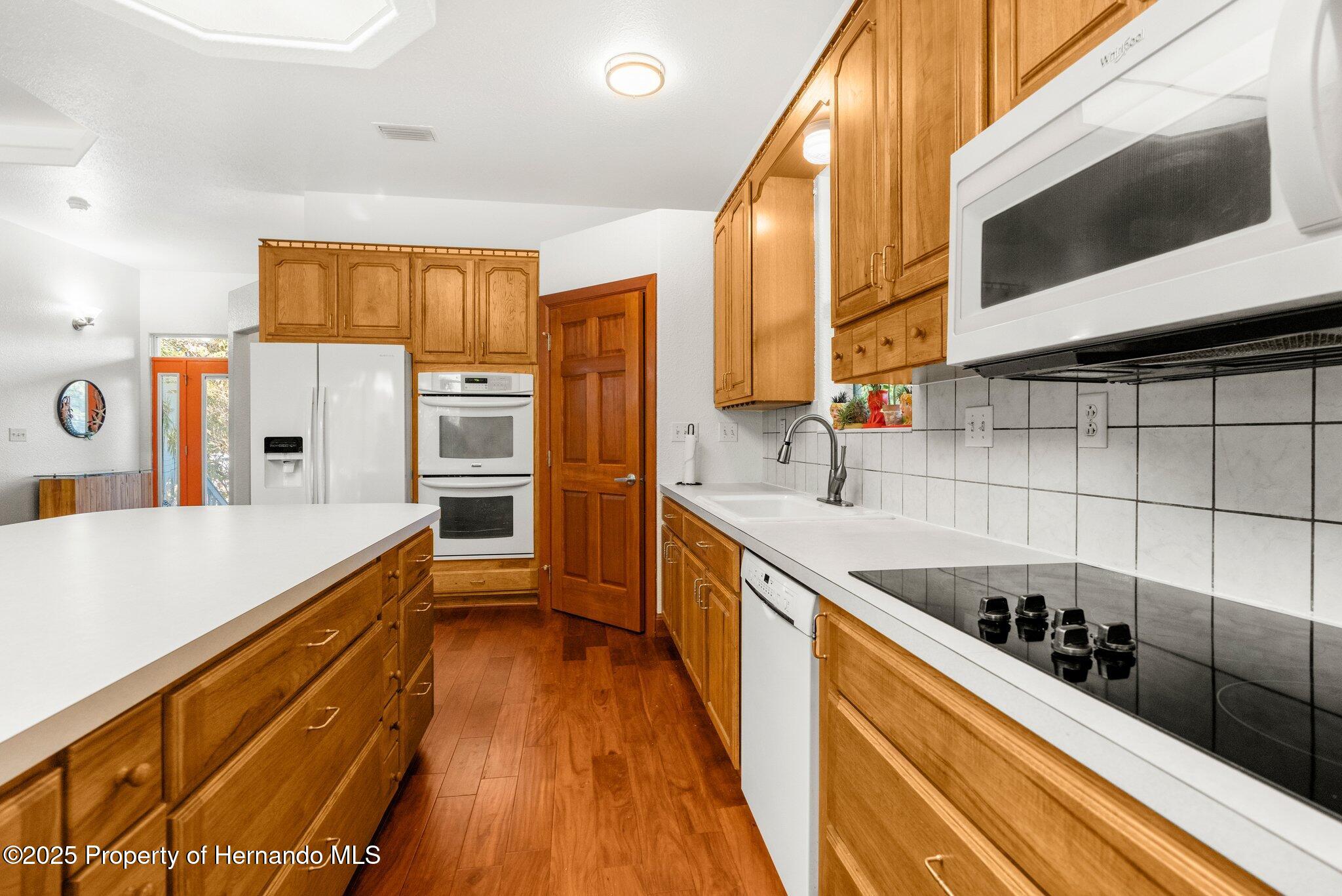 8117 River Point Drive, Weeki Wachee, Florida image 9