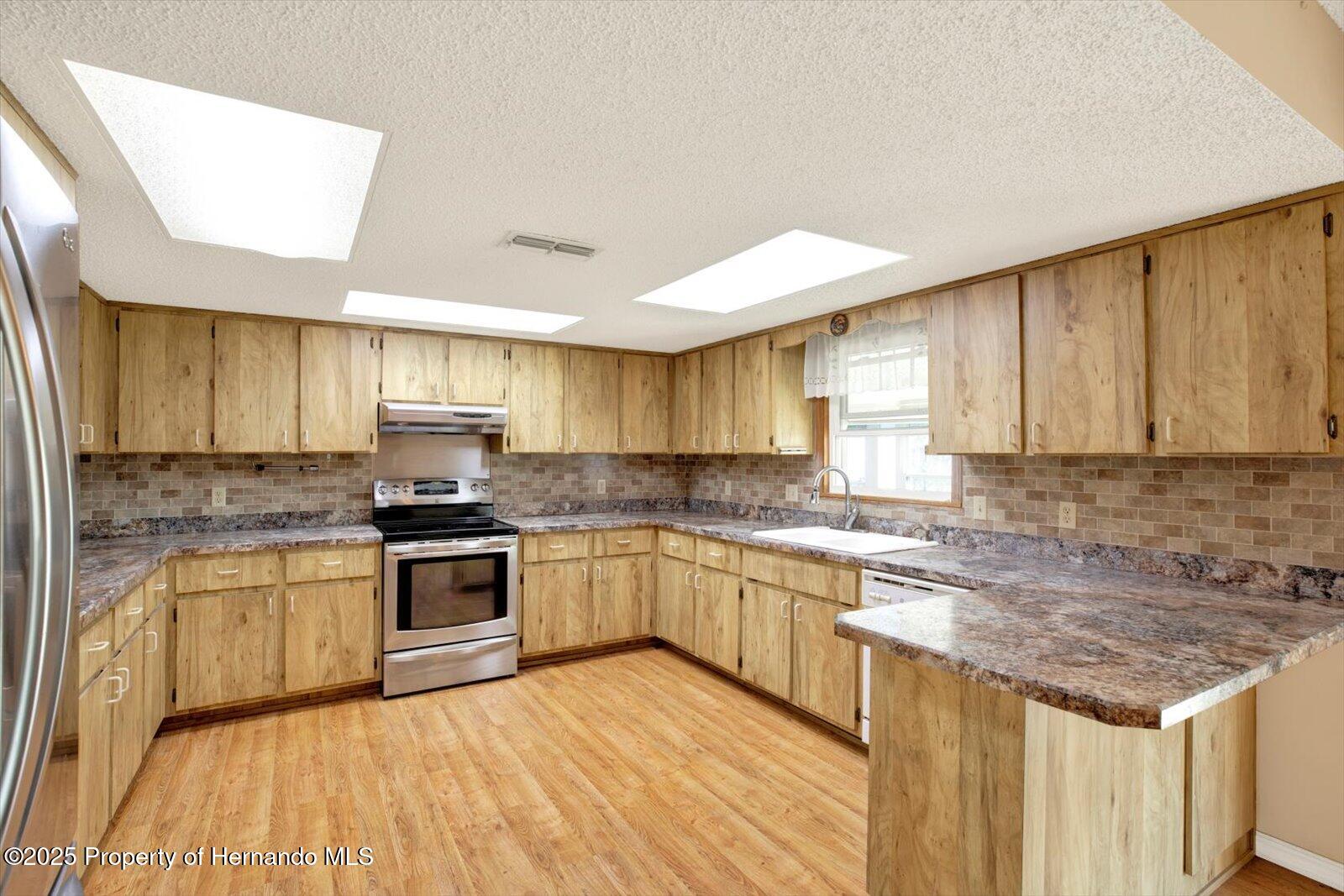 12436 Oregon Road, Weeki Wachee, Florida image 14