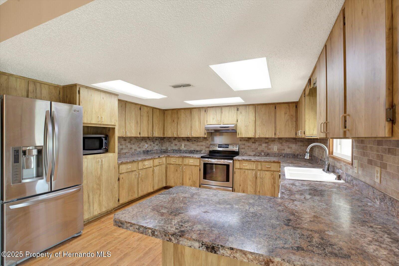 12436 Oregon Road, Weeki Wachee, Florida image 12