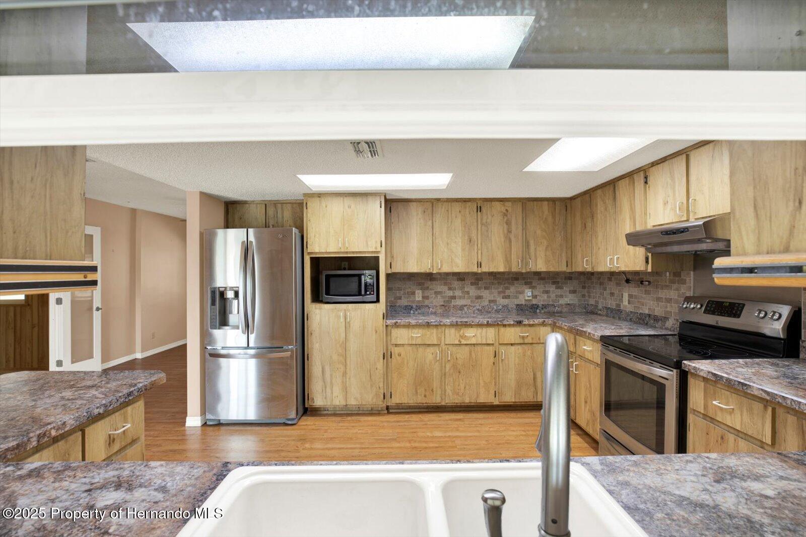 12436 Oregon Road, Weeki Wachee, Florida image 11