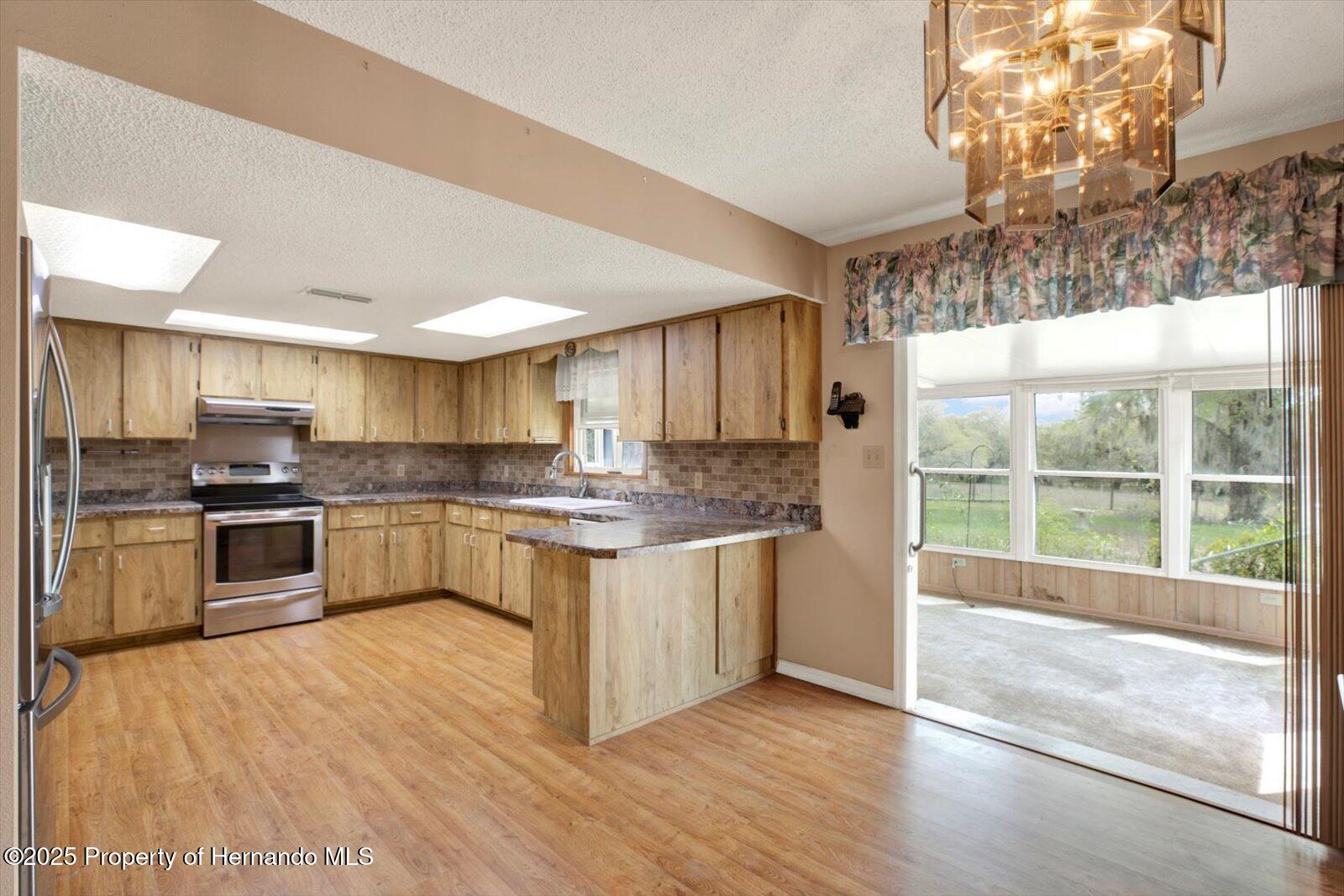 12436 Oregon Road, Weeki Wachee, Florida image 10