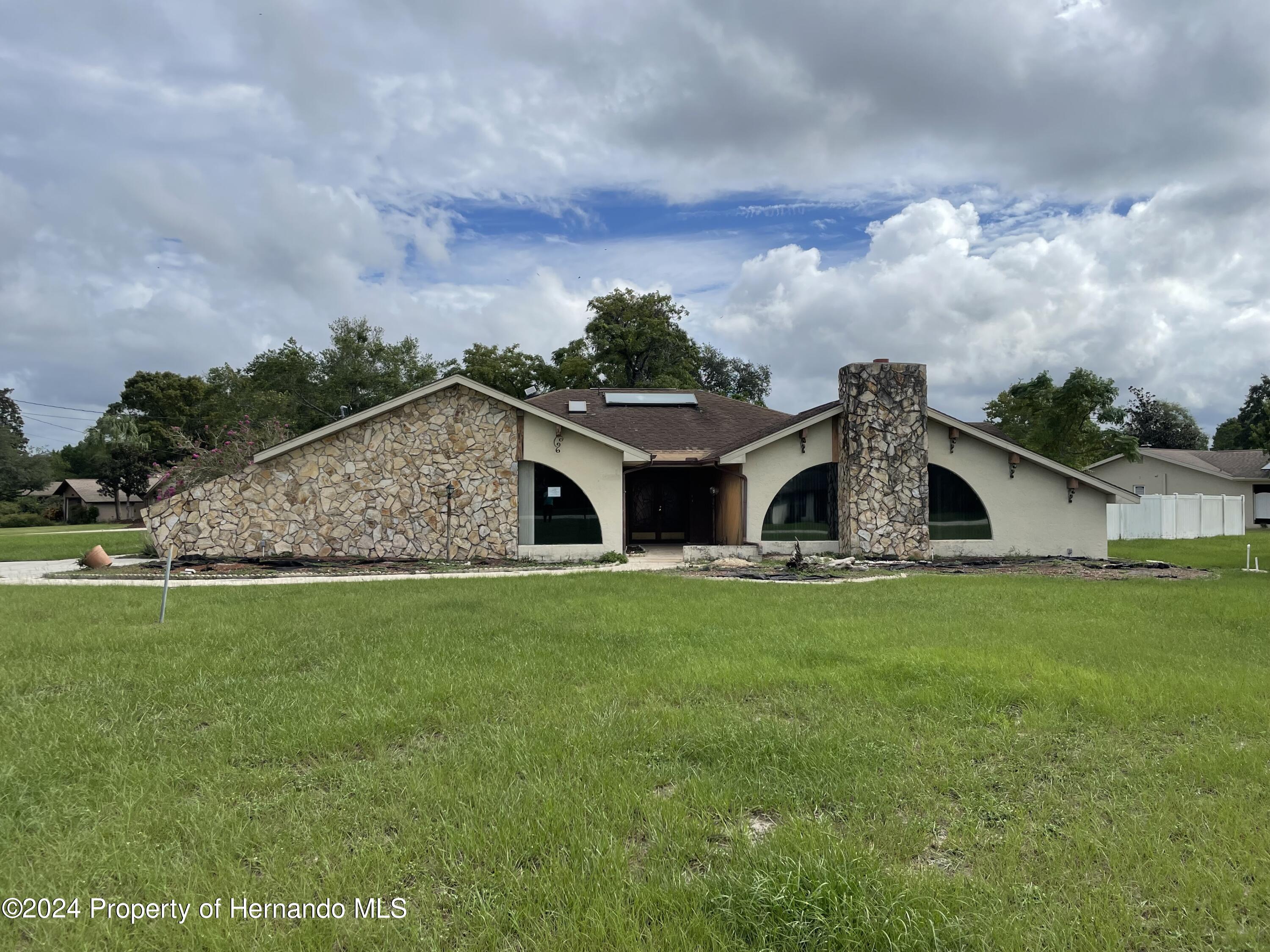 5404 Glover Drive, Weeki Wachee, Florida image 2