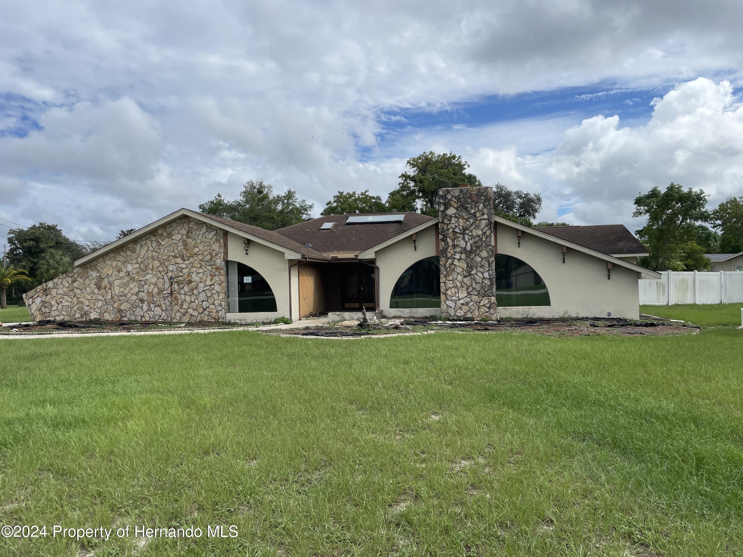 5404 Glover Drive, Weeki Wachee, Florida image 3