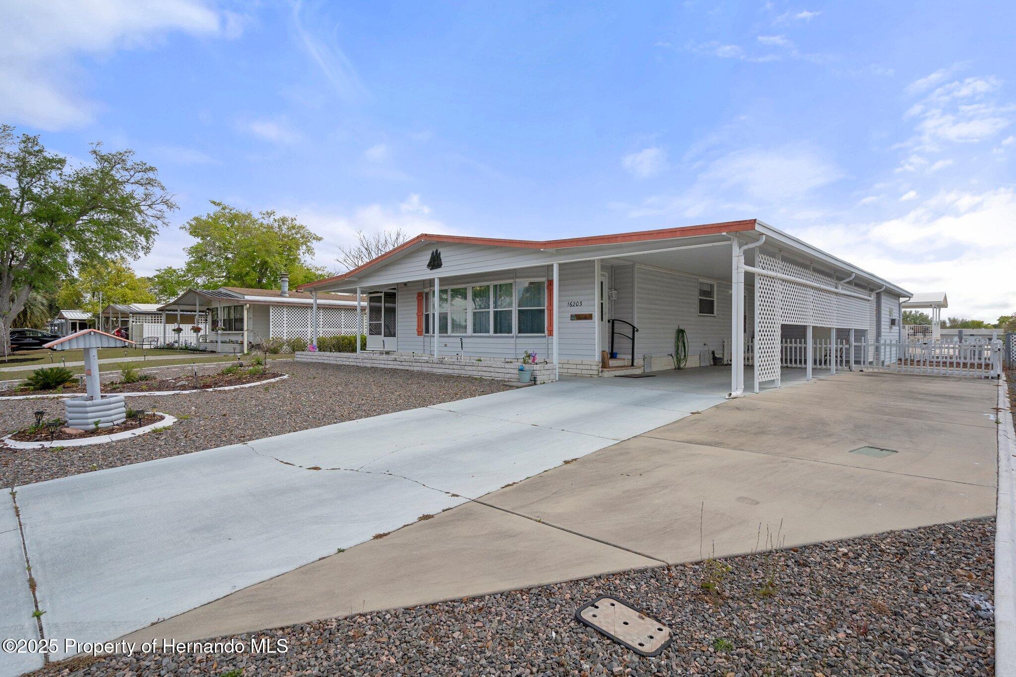 16203 Brookridge Boulevard, Brooksville, Florida image 6