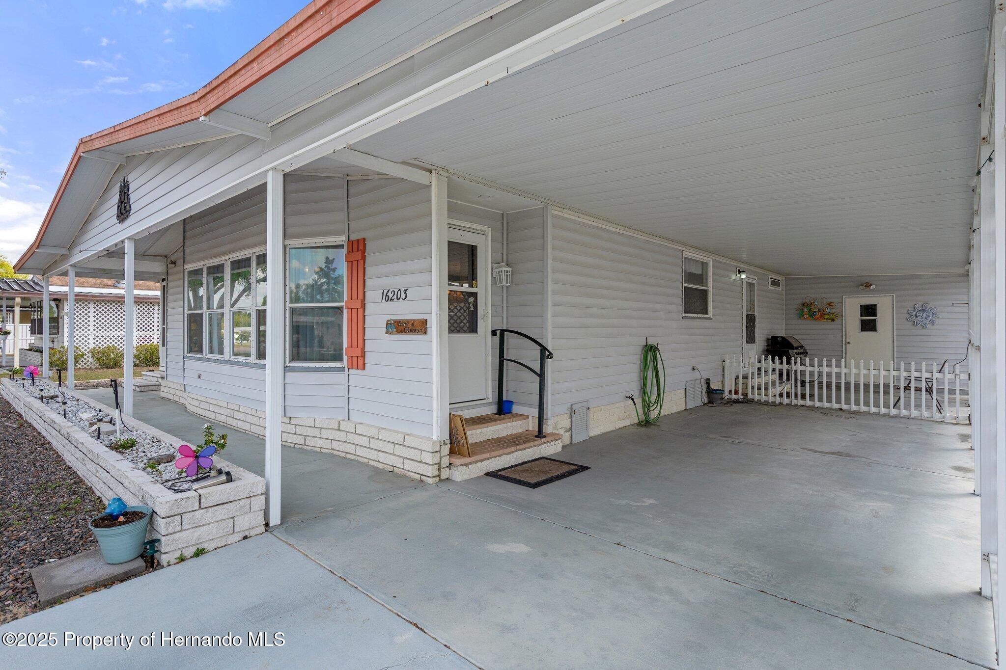 16203 Brookridge Boulevard, Brooksville, Florida image 7