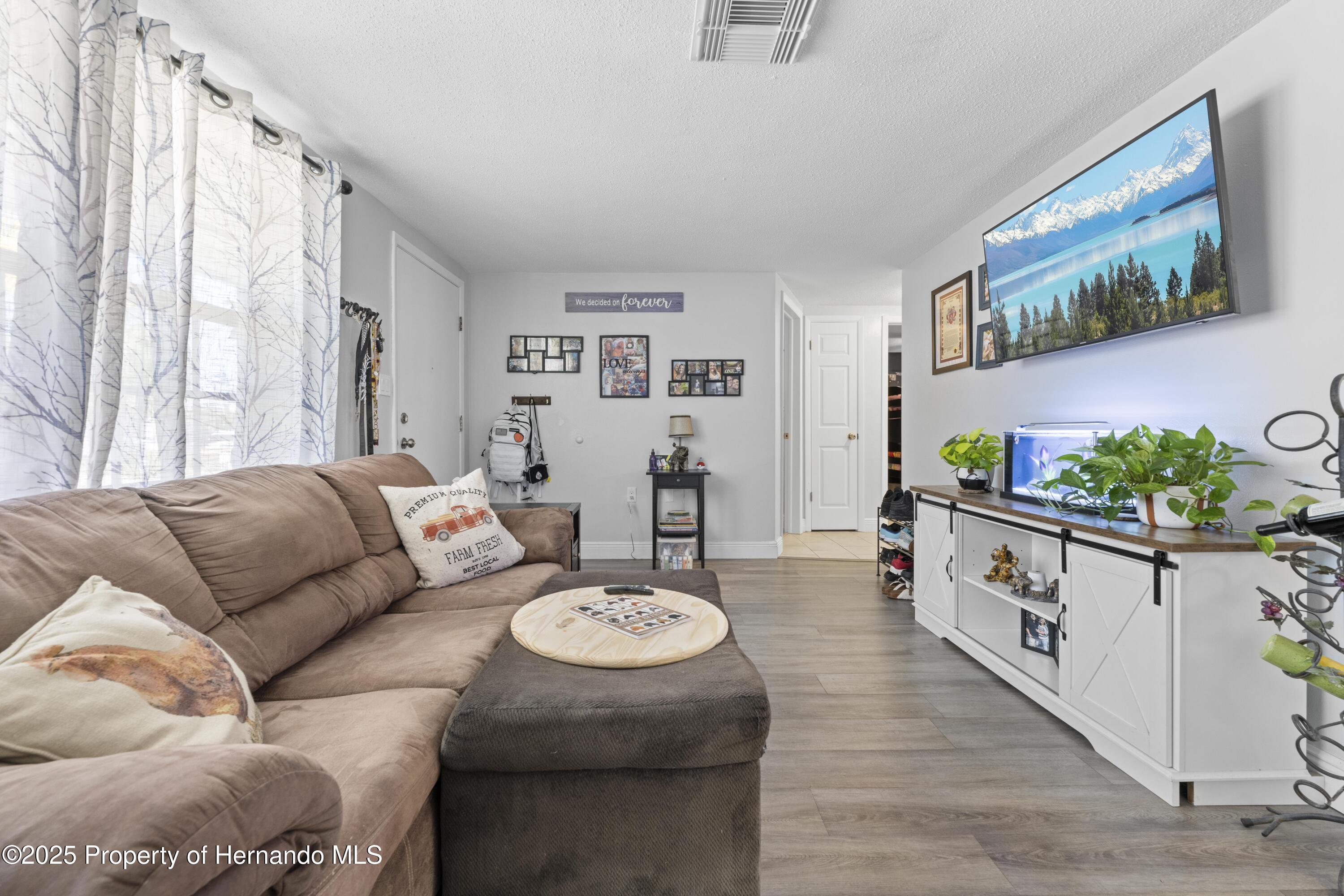 9126 Greenbriar Lane, Port Richey, Florida image 9