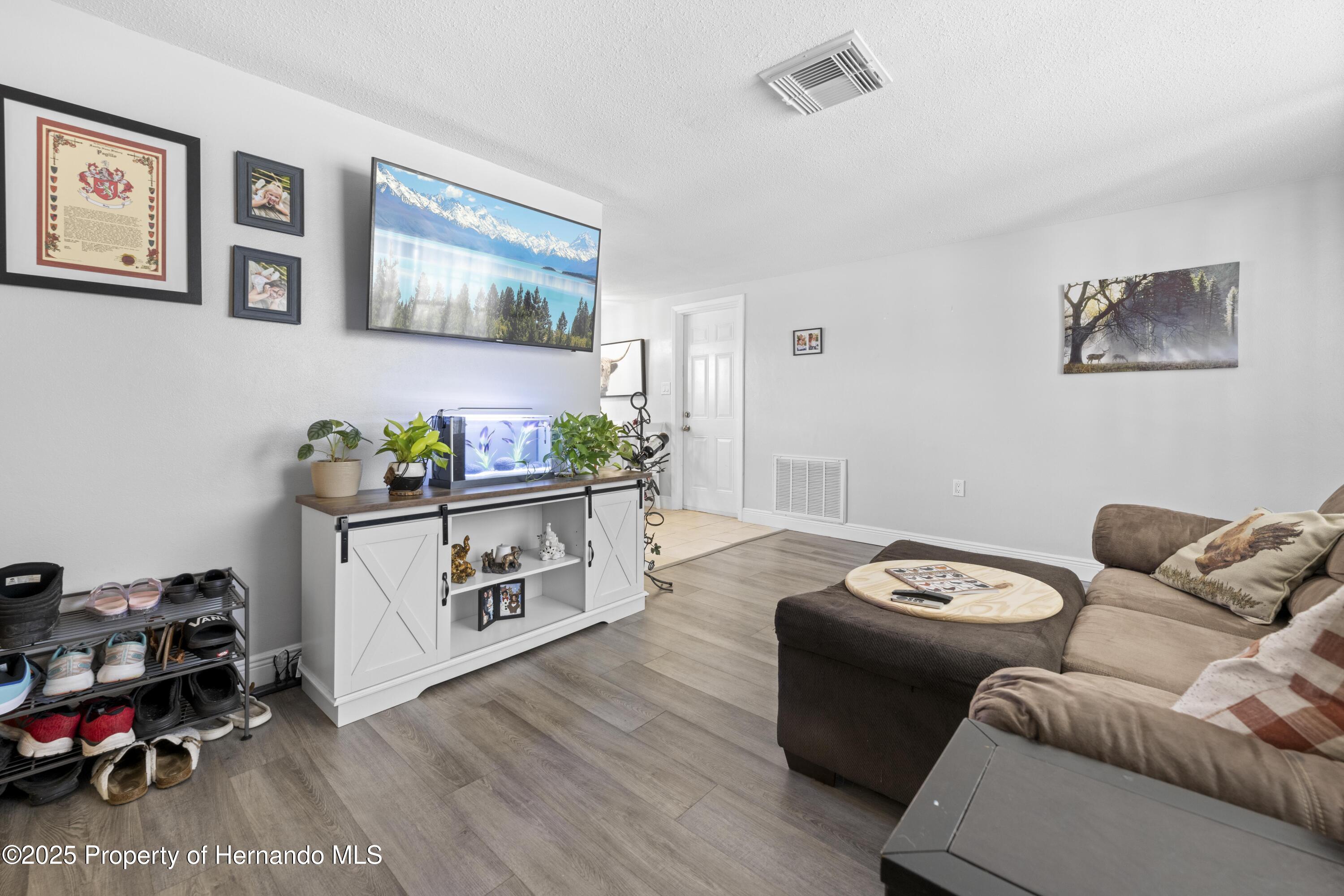 9126 Greenbriar Lane, Port Richey, Florida image 7