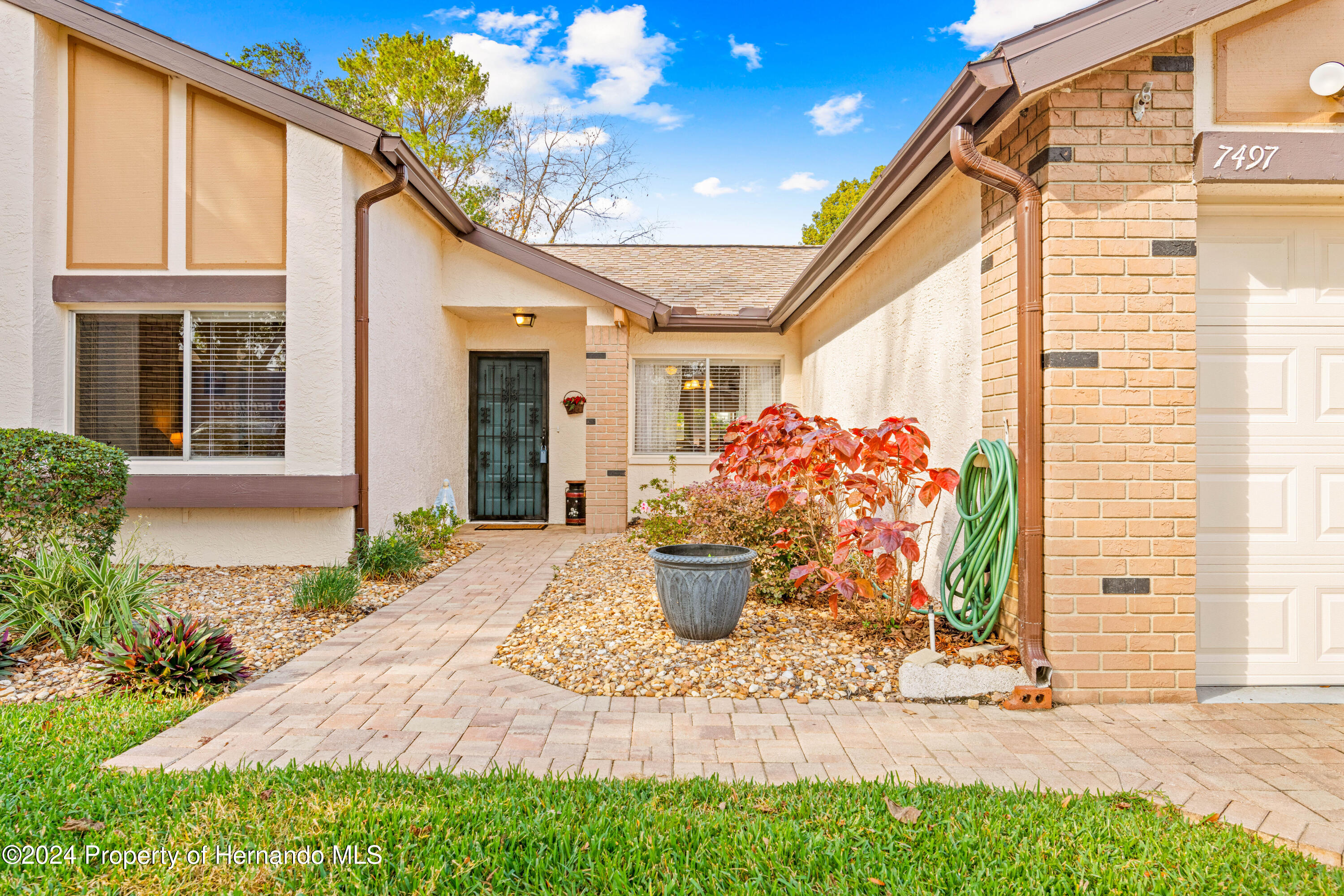 7497 Heather Walk Drive, Weeki Wachee, Florida image 3