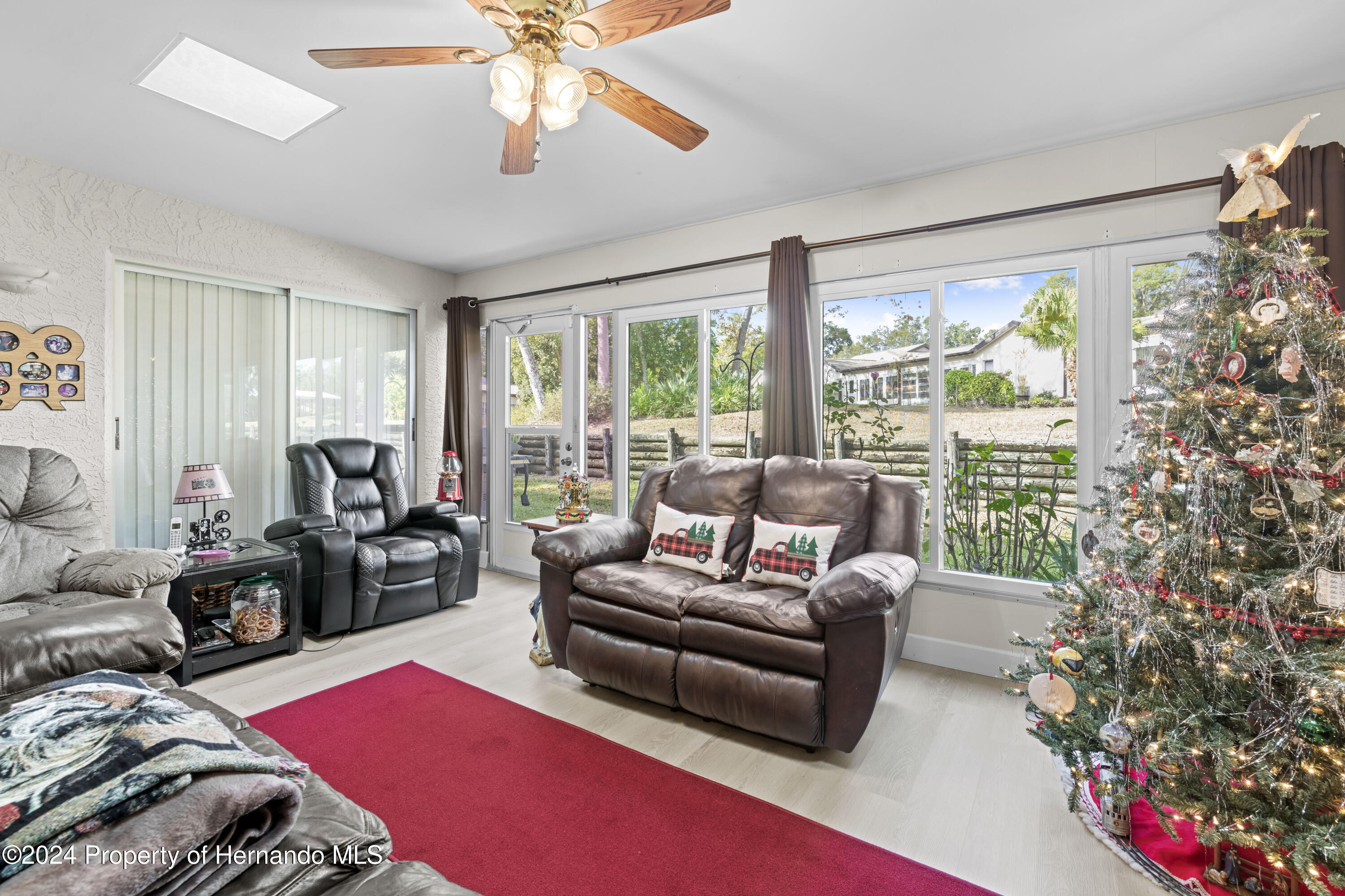 7497 Heather Walk Drive, Weeki Wachee, Florida image 24