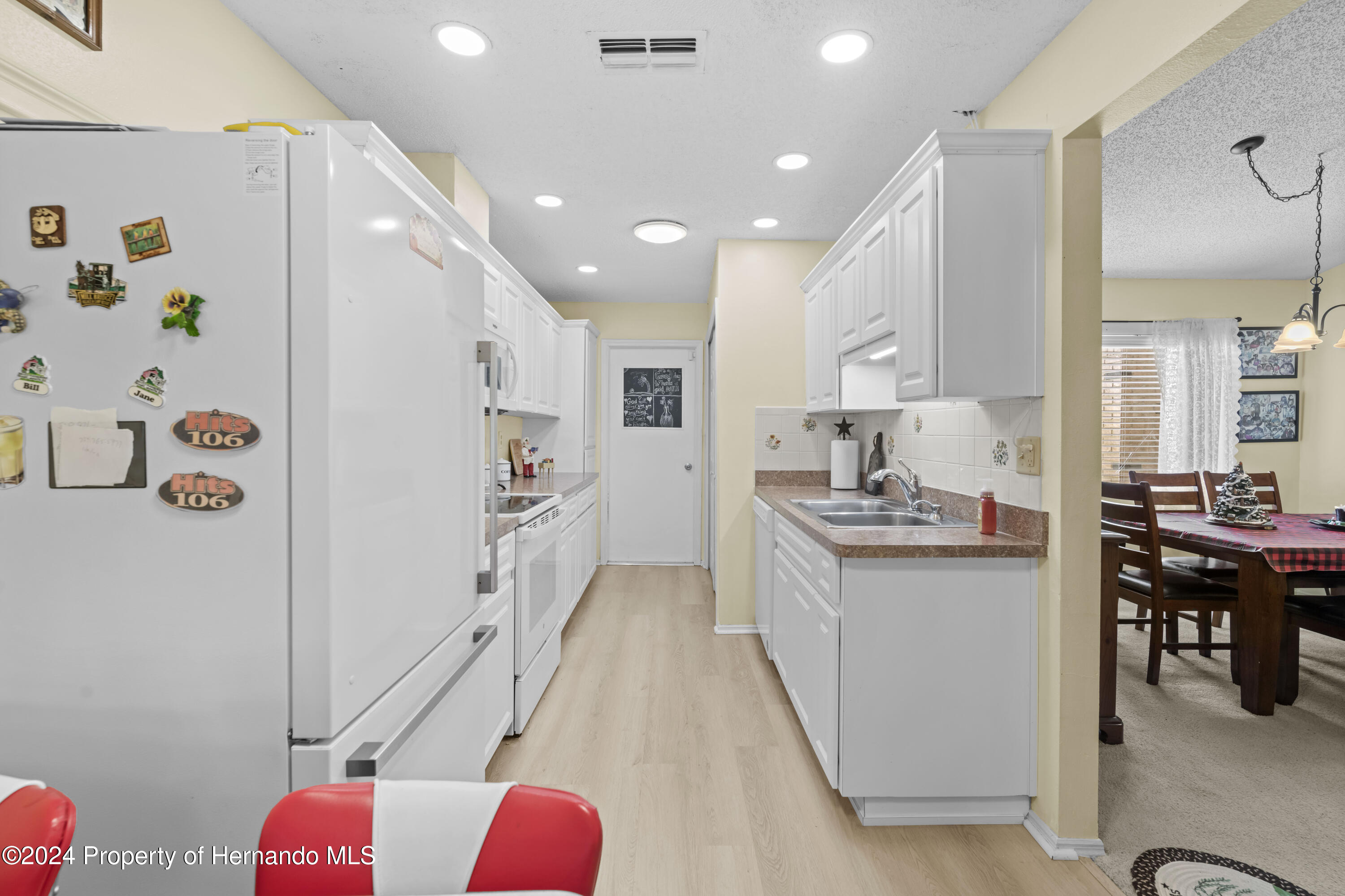 7497 Heather Walk Drive, Weeki Wachee, Florida image 21