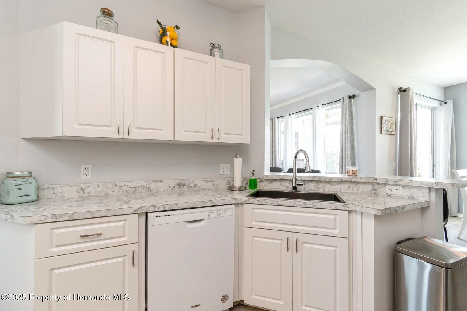 224 W Rexford Drive, Beverly Hills, Florida image 11