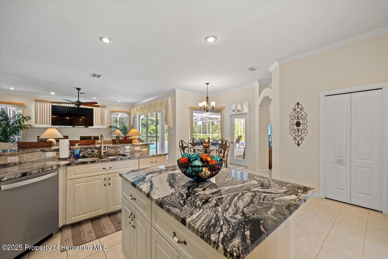 11137 Woodland Waters Boulevard, Spring Hill, Florida image 44