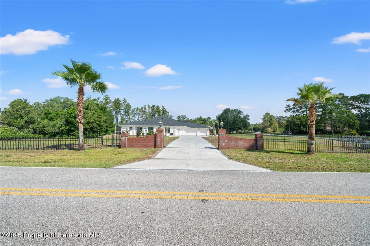 11137 Woodland Waters Boulevard, Spring Hill, Florida image 4