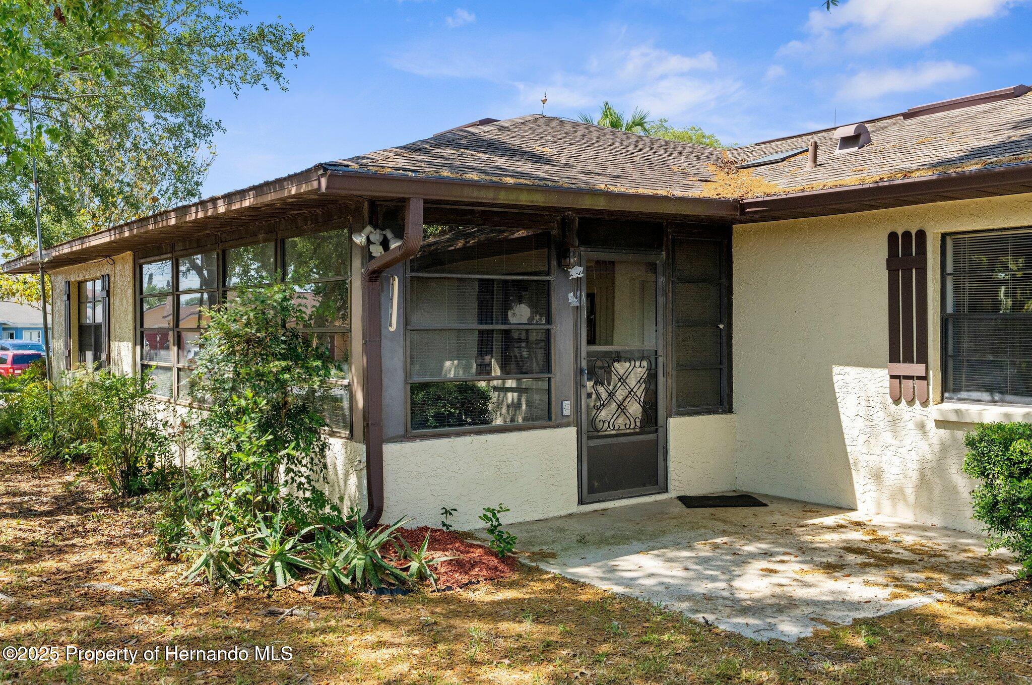 2072 Maguire Avenue, Spring Hill, Florida image 32