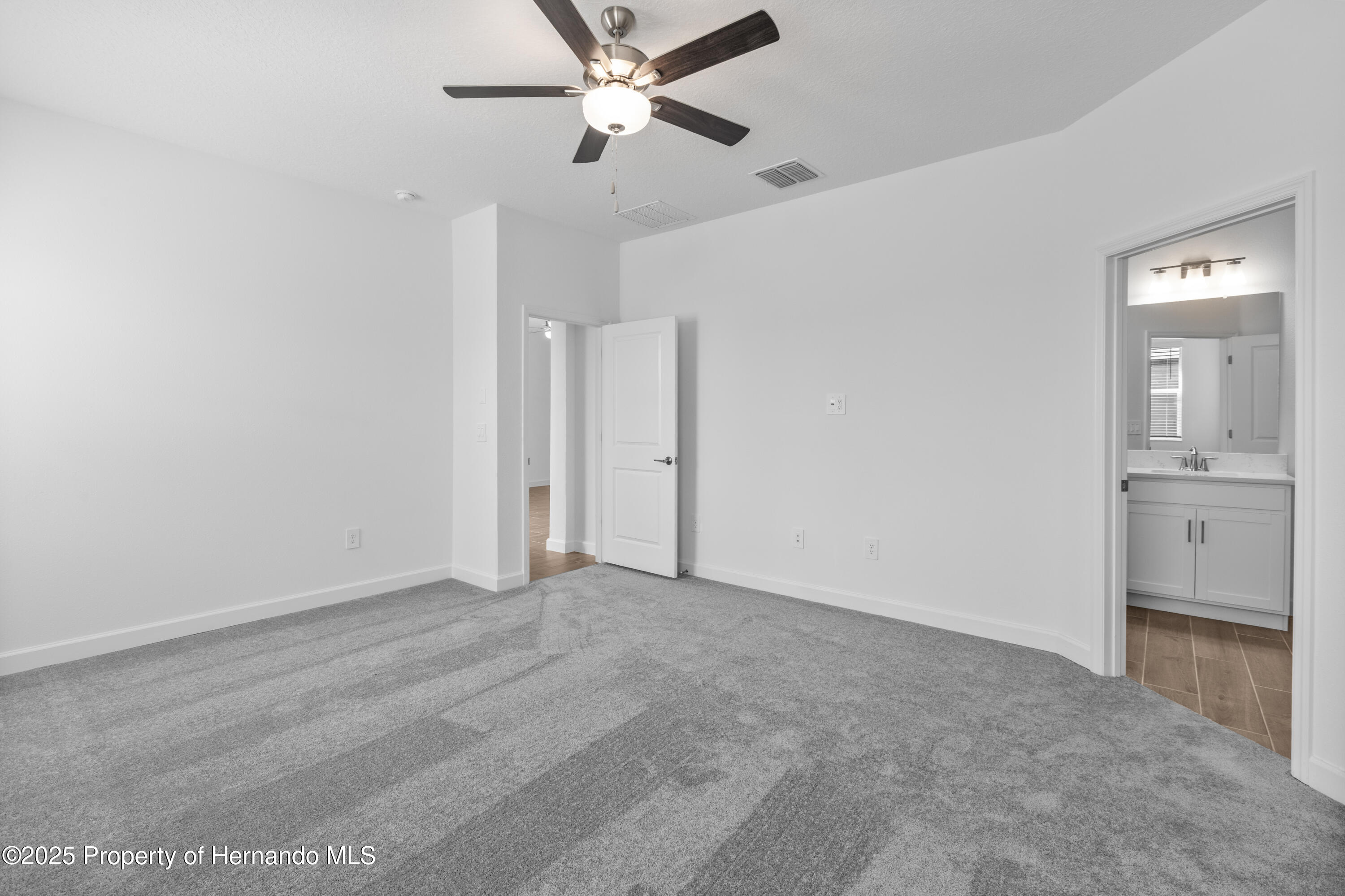 9675 Minnow Ray Drive, LAND O LAKES, Florida image 33
