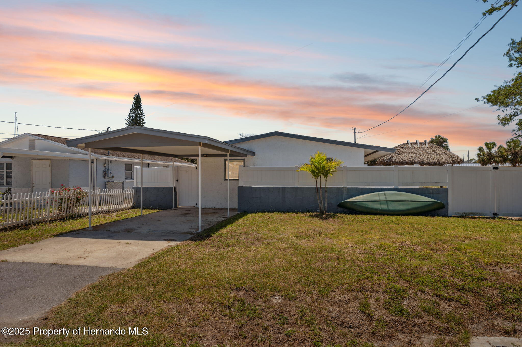 6816 Sanderling Lane, Hudson, Florida image 2