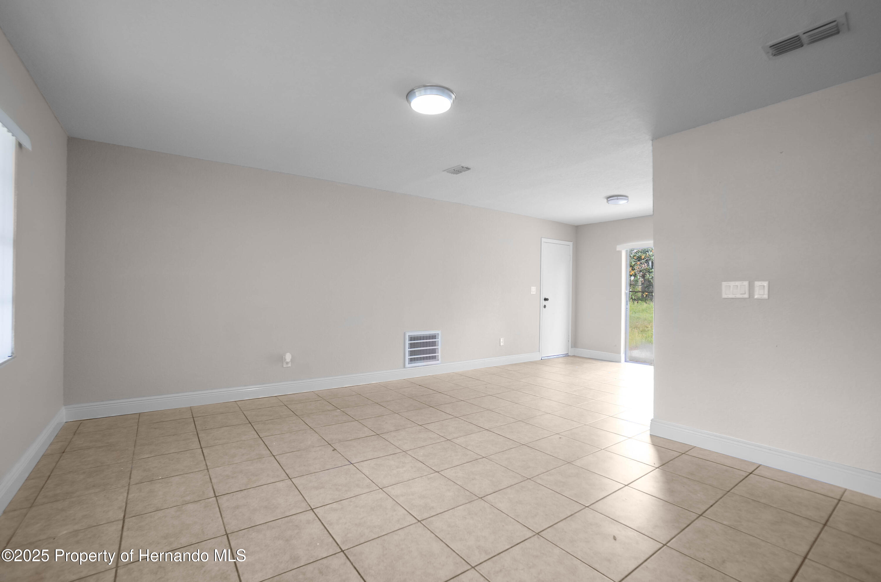 27111 Wakefield Drive, Brooksville, Florida image 8
