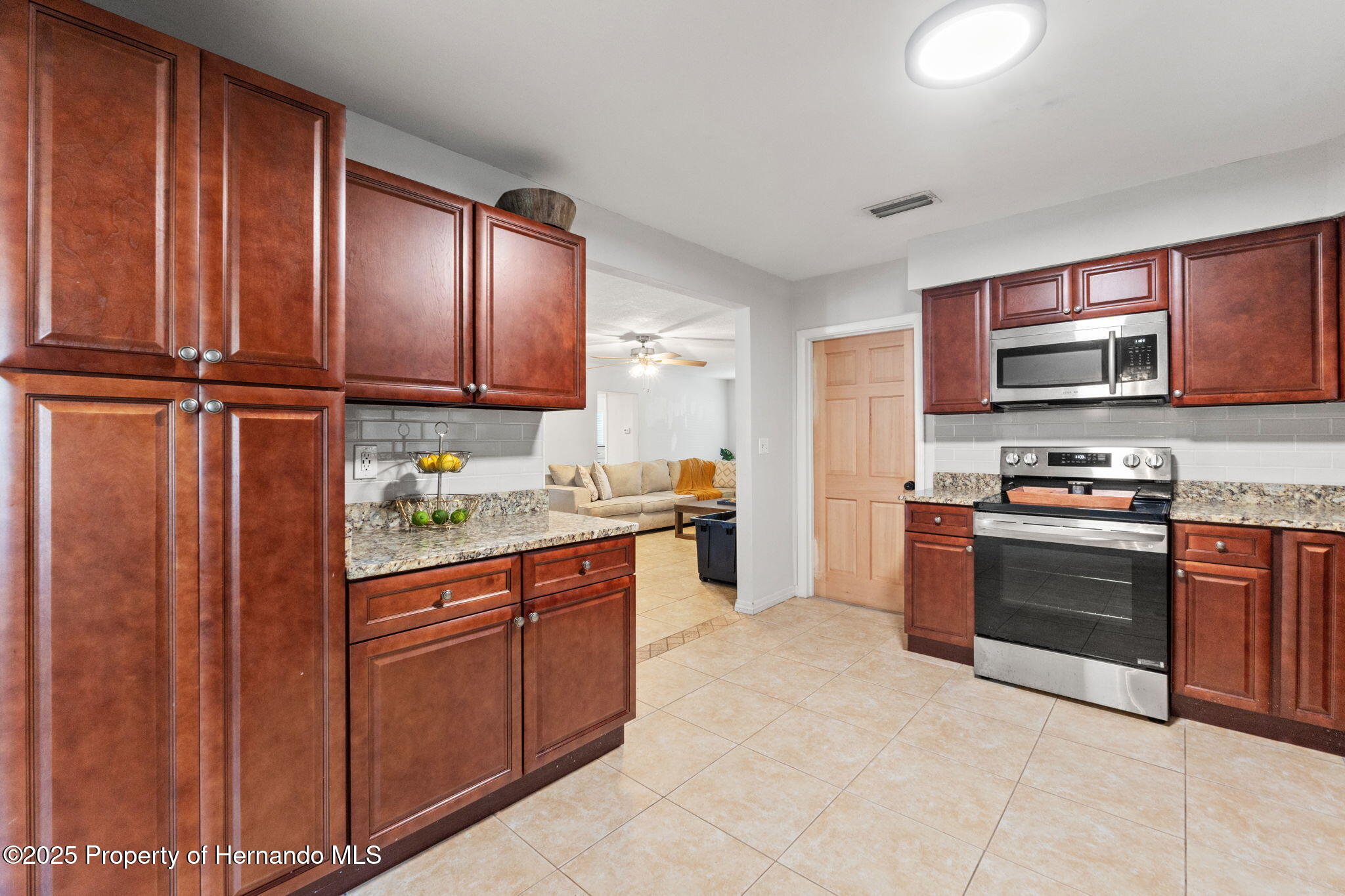 422 Crosswinds Drive, Palm Harbor, Florida image 11