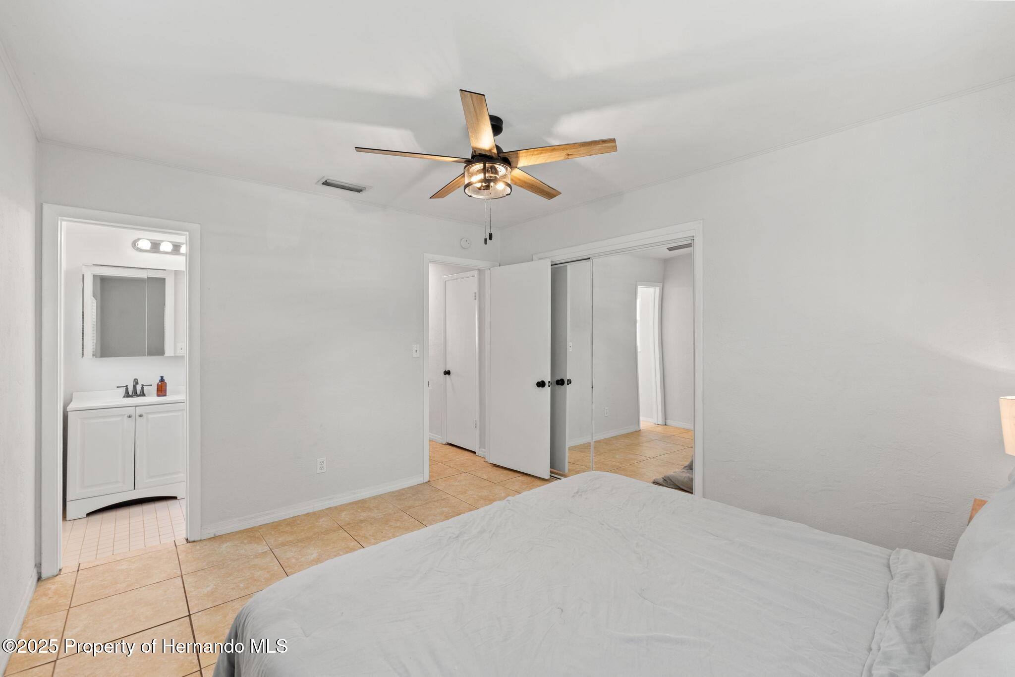422 Crosswinds Drive, Palm Harbor, Florida image 16