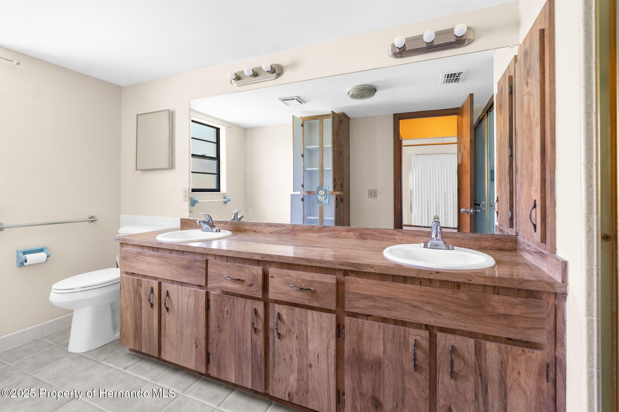 2443 Glenridge Drive, Spring Hill, Florida image 9